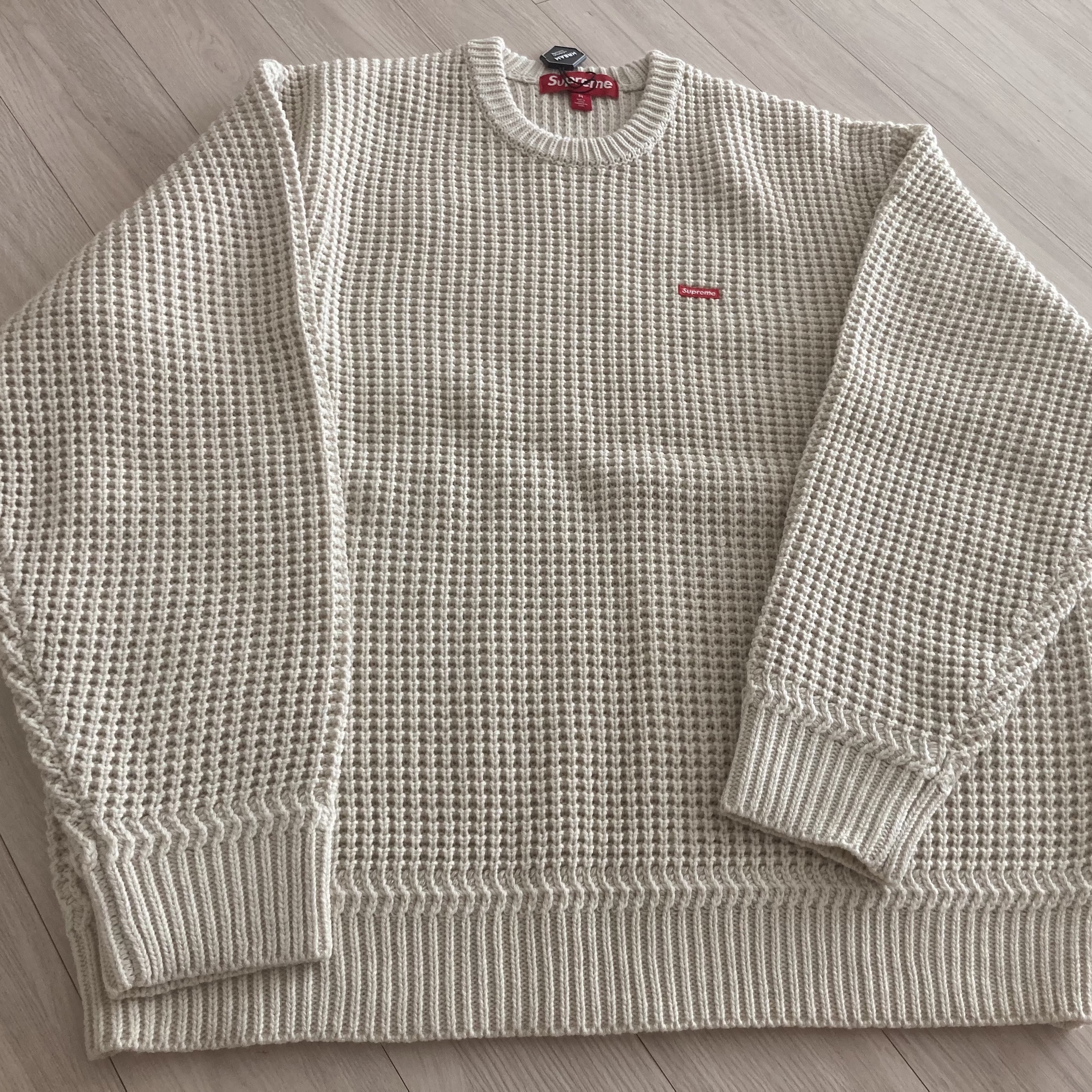 Supreme Waffle Small Box Sweater  White - 24FW 착용 스타일