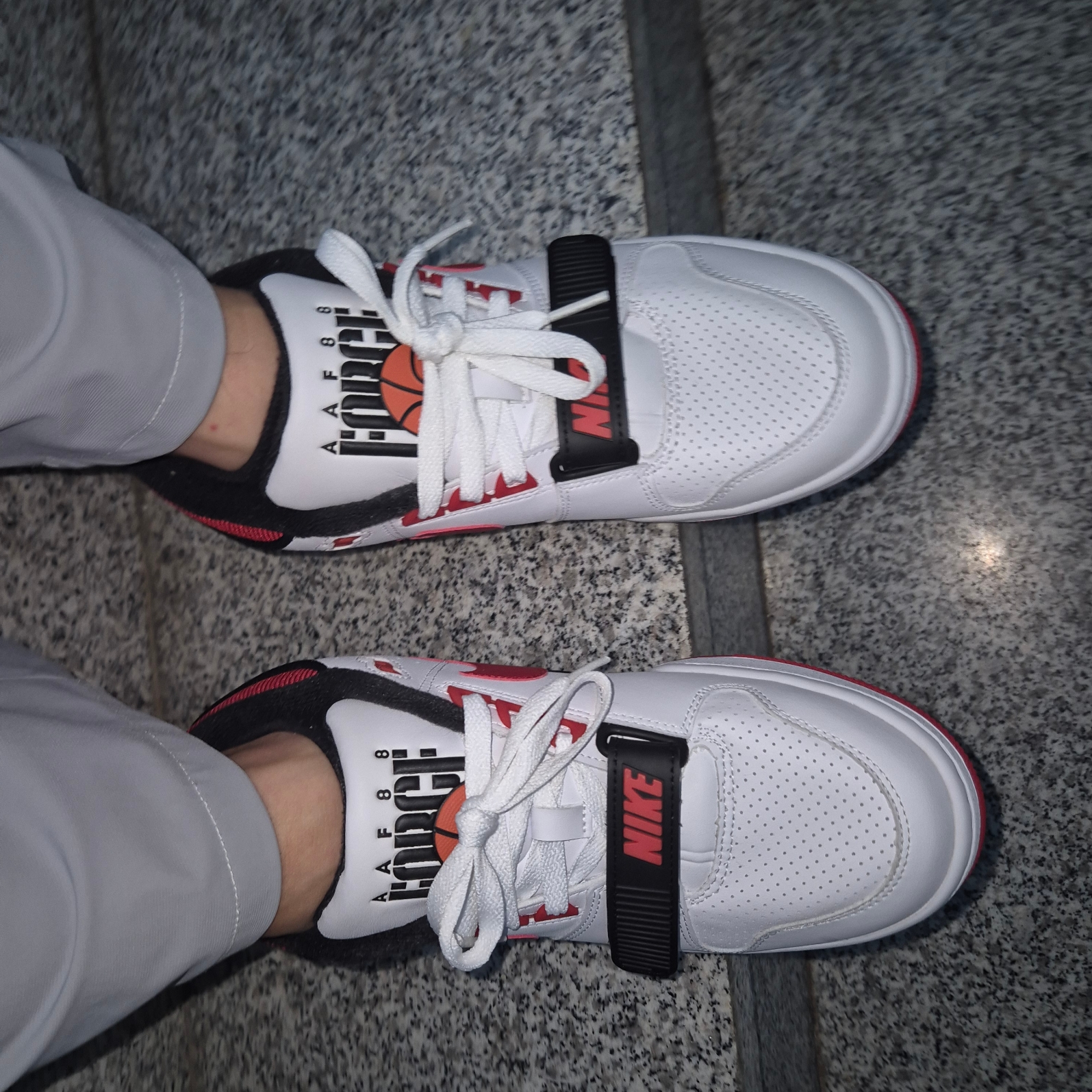 Nike x Billie Eilish Air Alpha Force 88 Fire Red and White 착용 스타일 - 2