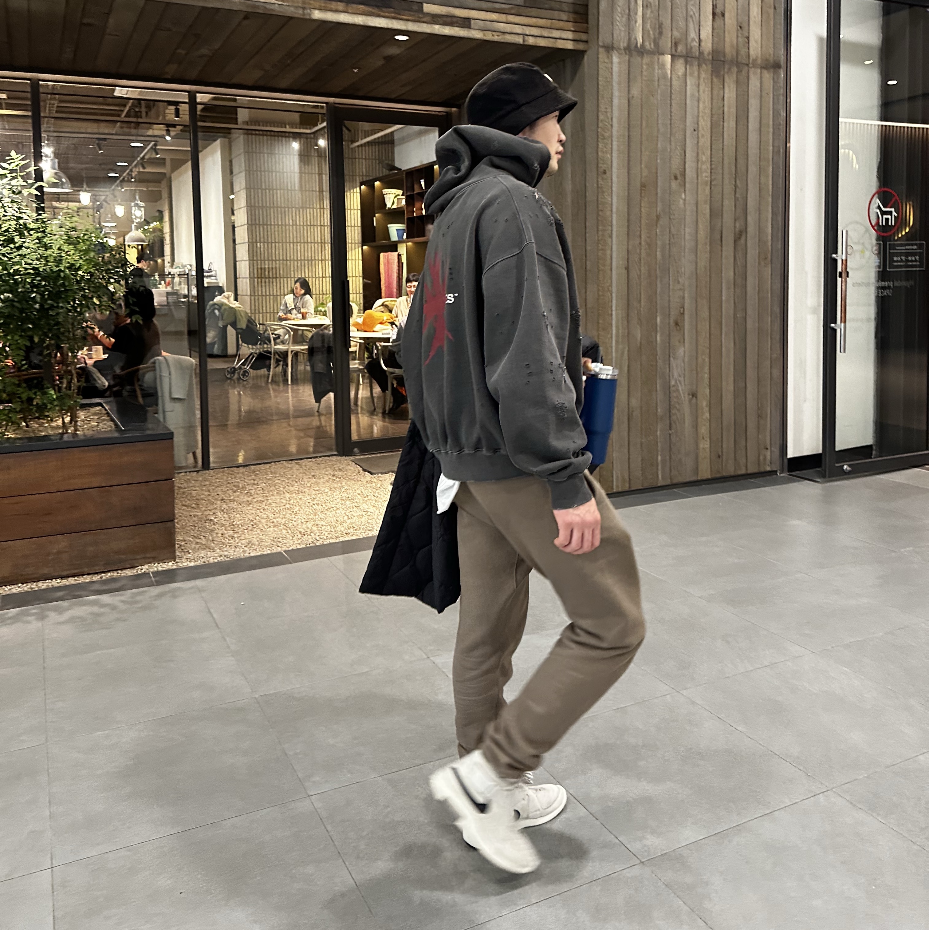 Essentials Sweatpants Harvest - 21FW, Nike x Fear of God Air Fear of God Raid Light Bone 착용 스타일 - 2