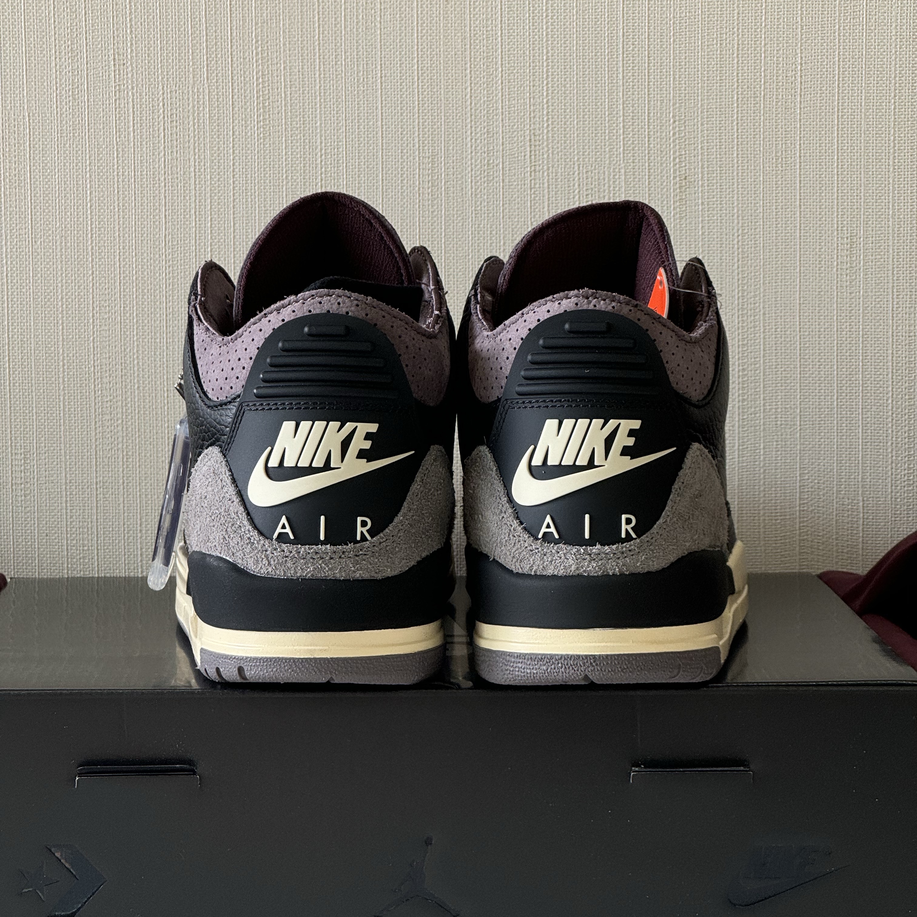 (W) Jordan 3 x A Ma Maniere Retro OG SP Black and Flat Pewter 착용 스타일