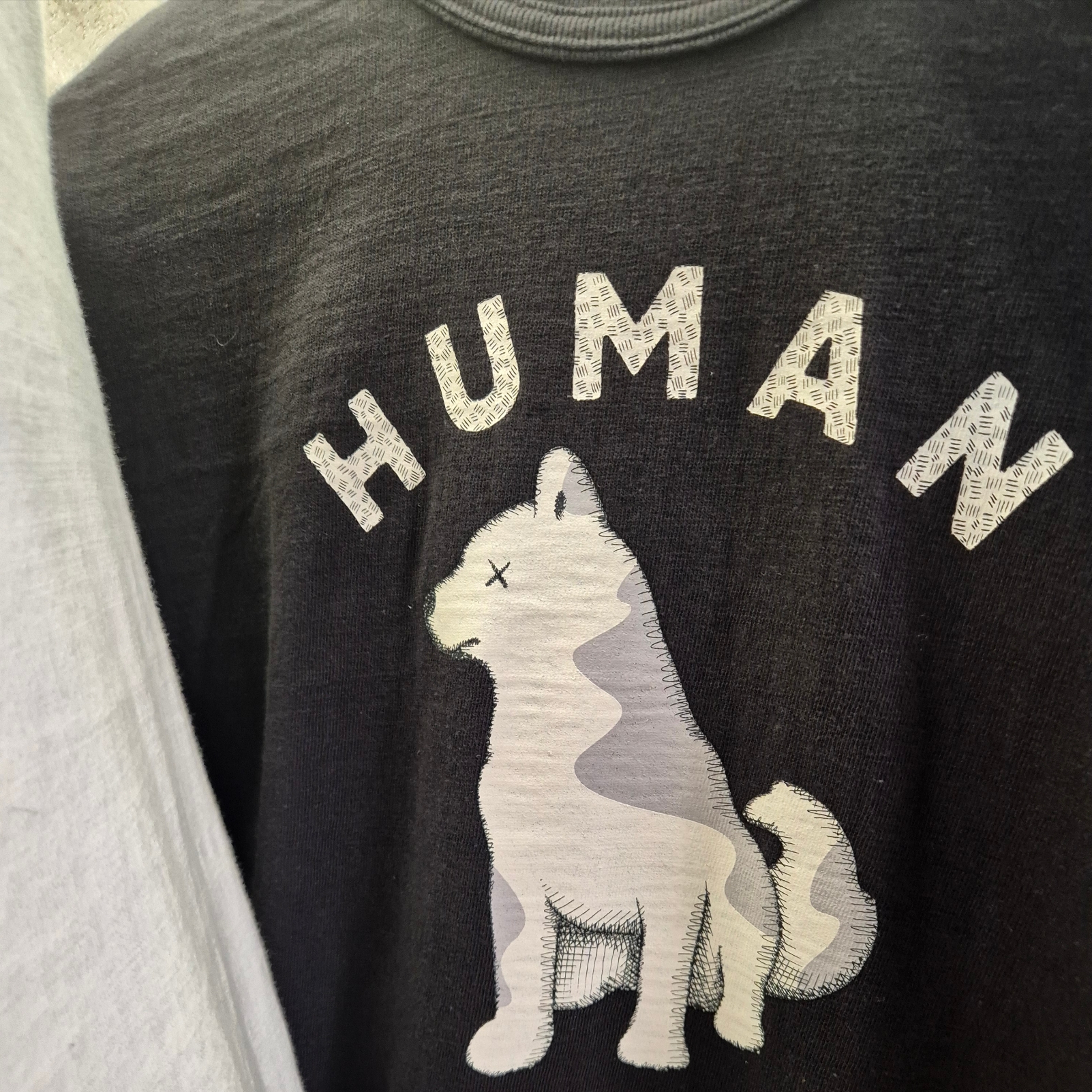 Human Made x Kaws Graphic T-Shirt White - Seoul Store Exclusive, Human Made x Kaws Graphic T-Shirt Black - Seoul Store Exclusive 착용 스타일 - 3