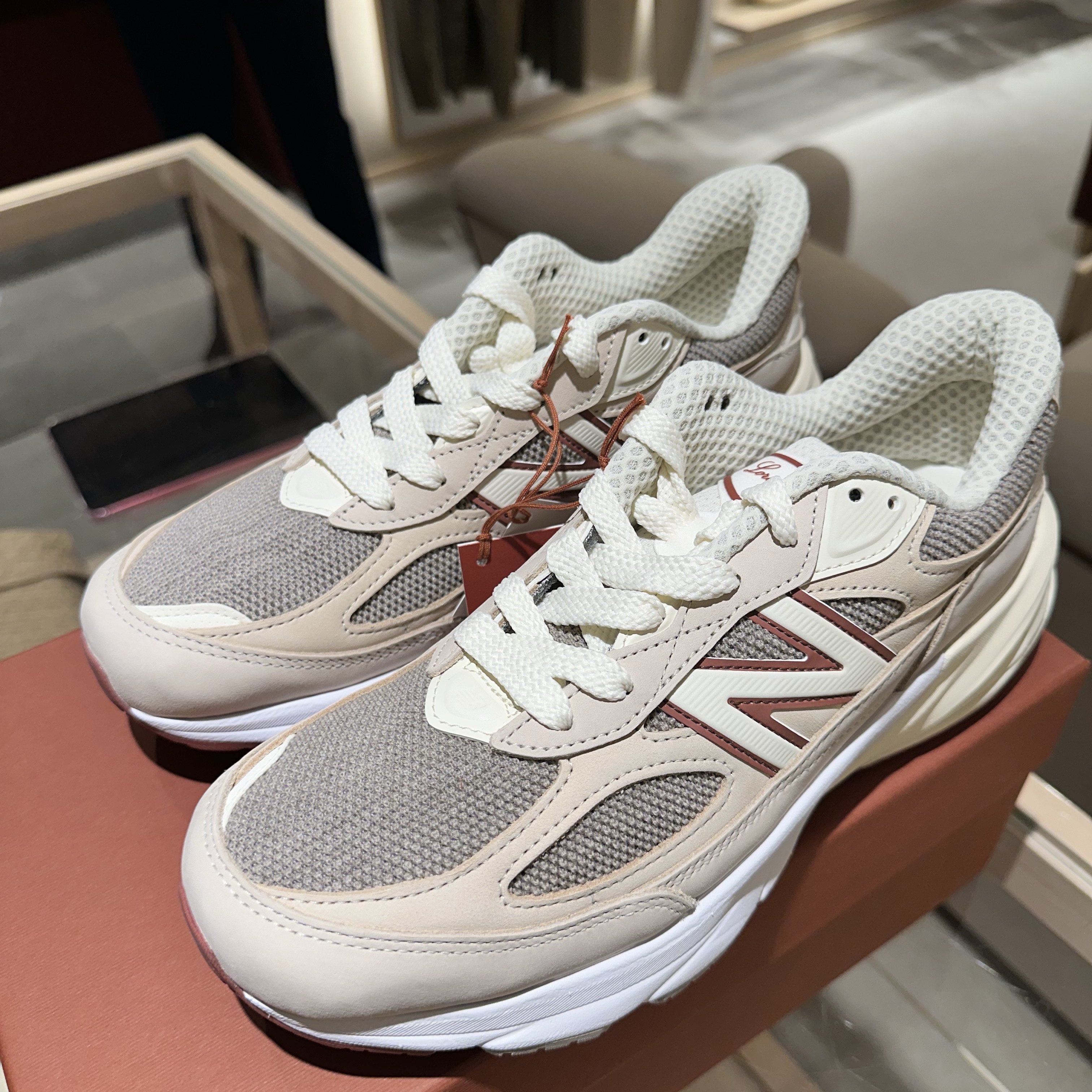 New Balance x Loro Piana 990v6 Made in USA Cream 착용 스타일 - 2