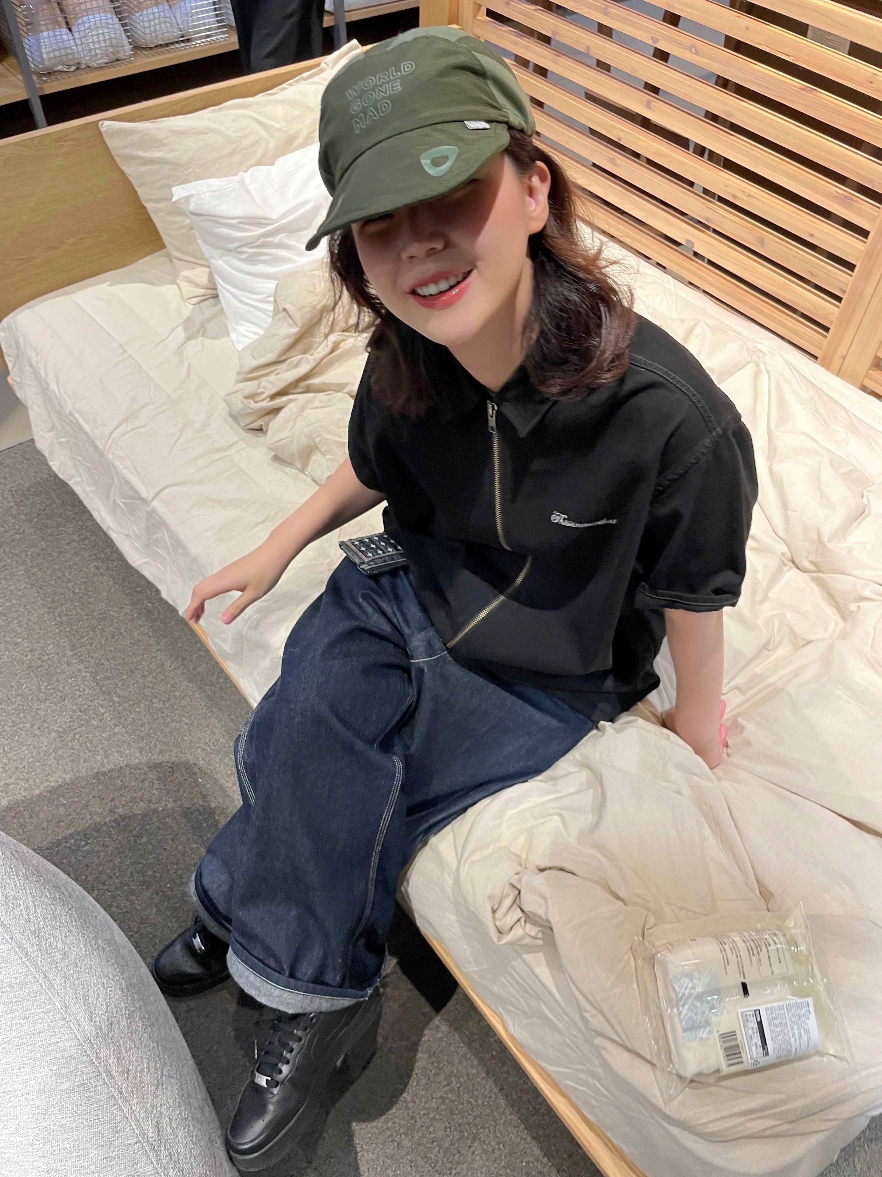 [KREAM 단독] Karactor Patchwork Denim Card Wallet Vintage Blue, (W) Nike Air Force 1 '07 Low Triple Black 착용 스타일 - 2