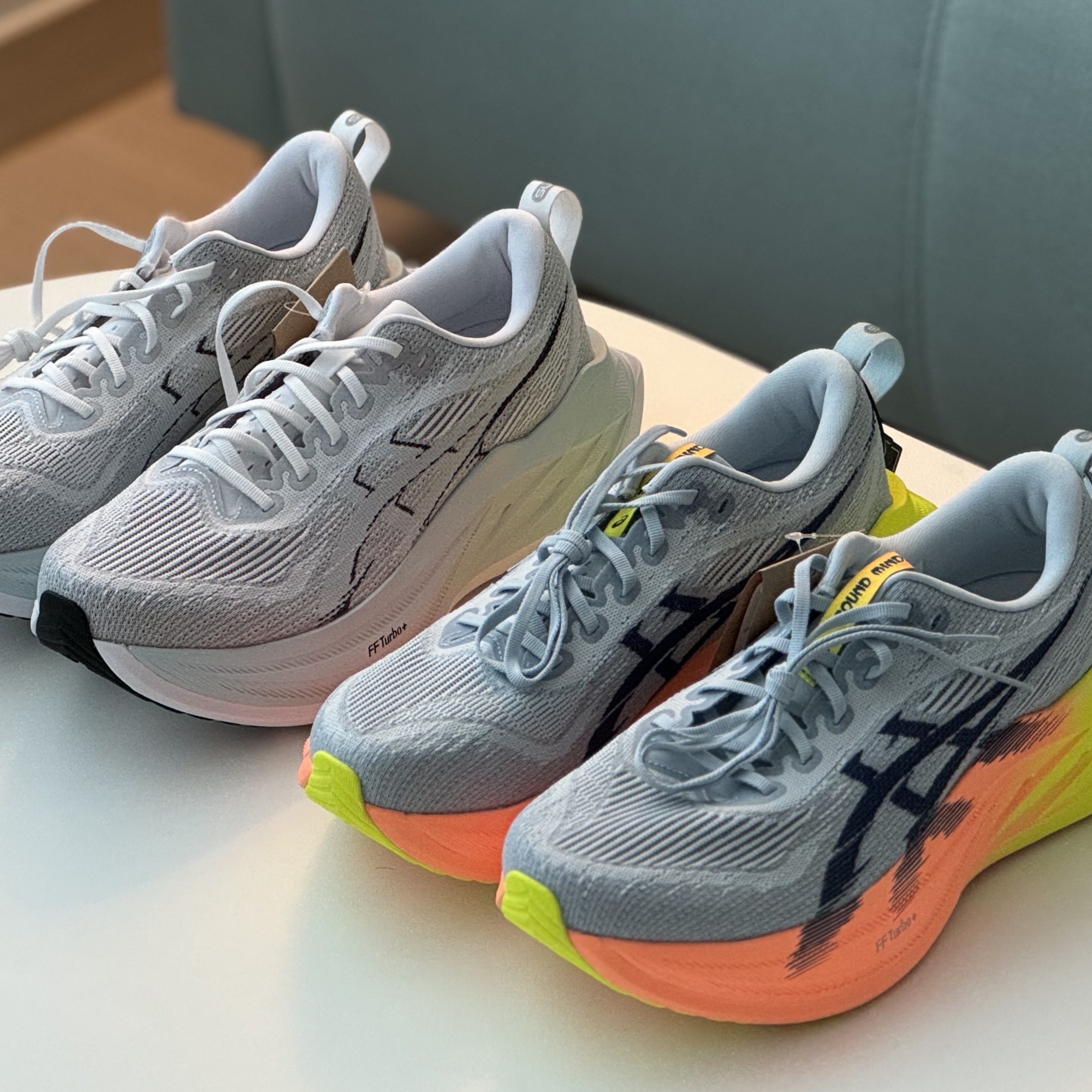 Asics Superblast 2 White Cool Grey, Asics Superblast 2 Paris Cool Grey Safety Yellow 착용 스타일