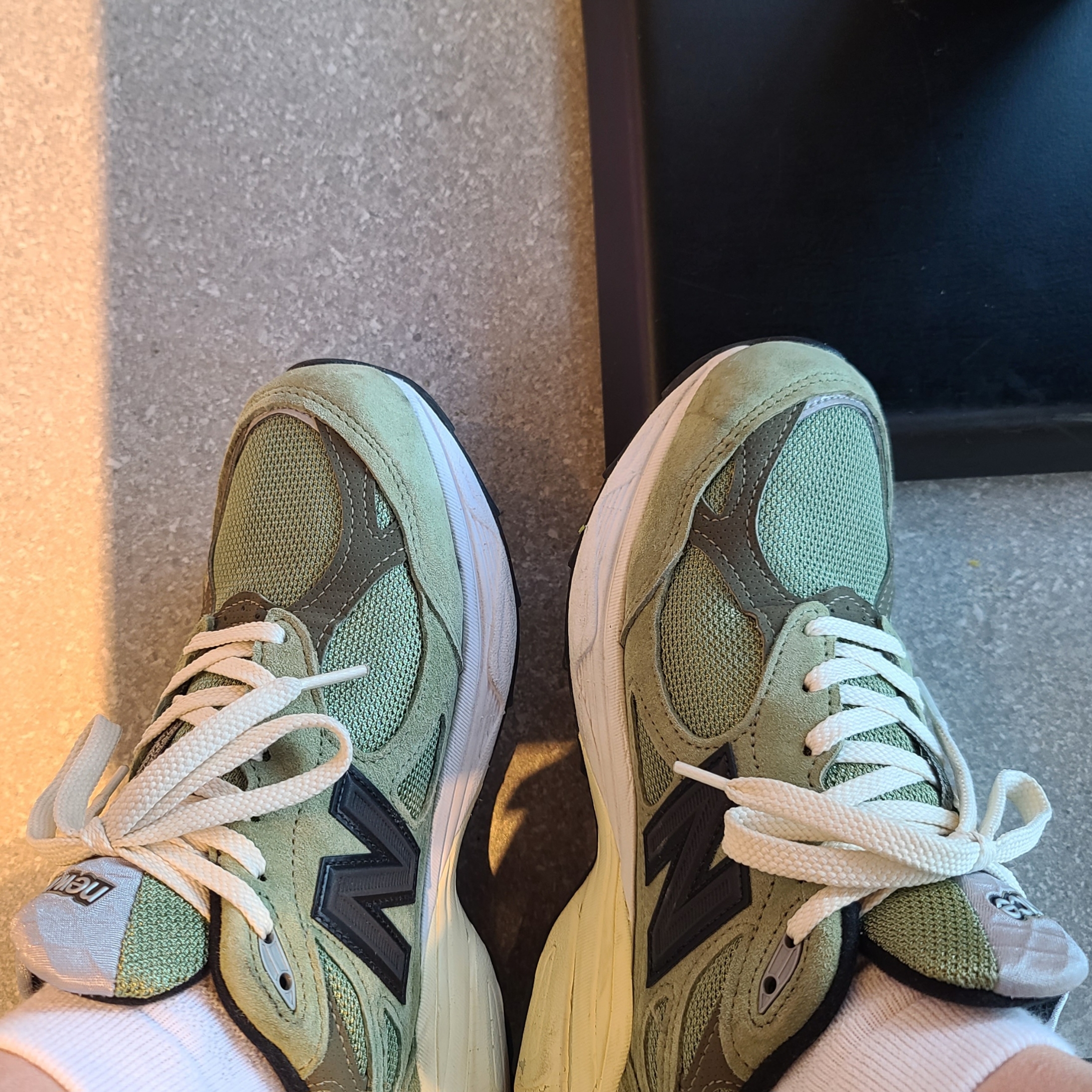 New Balance x JJJJound 990v3 Olive 착용 스타일