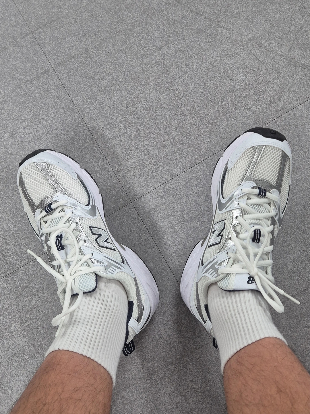 New Balance 530 White 착용 스타일