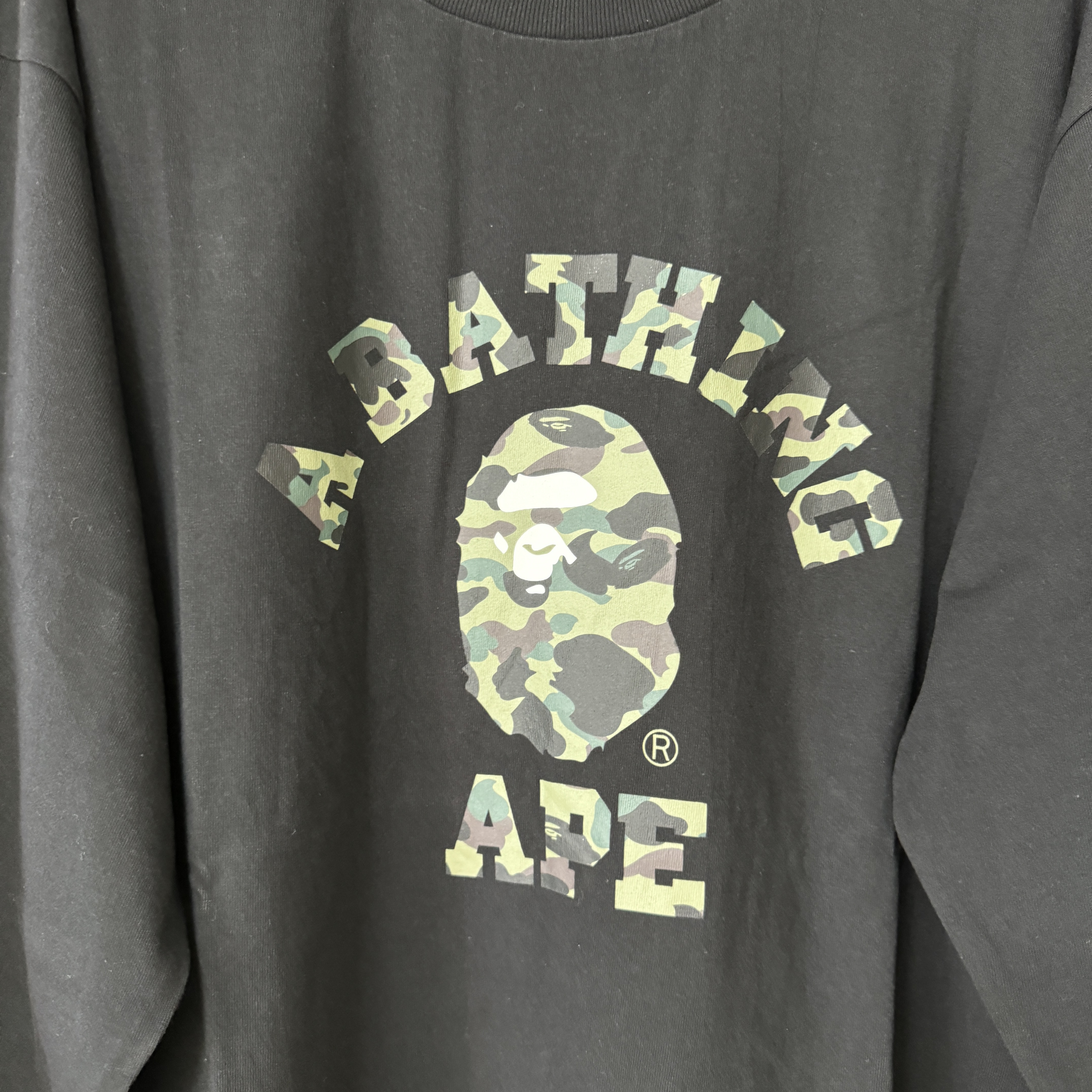 BAPE 1st Camo College L/S T-Shirt Black Green 착용 스타일 - 2