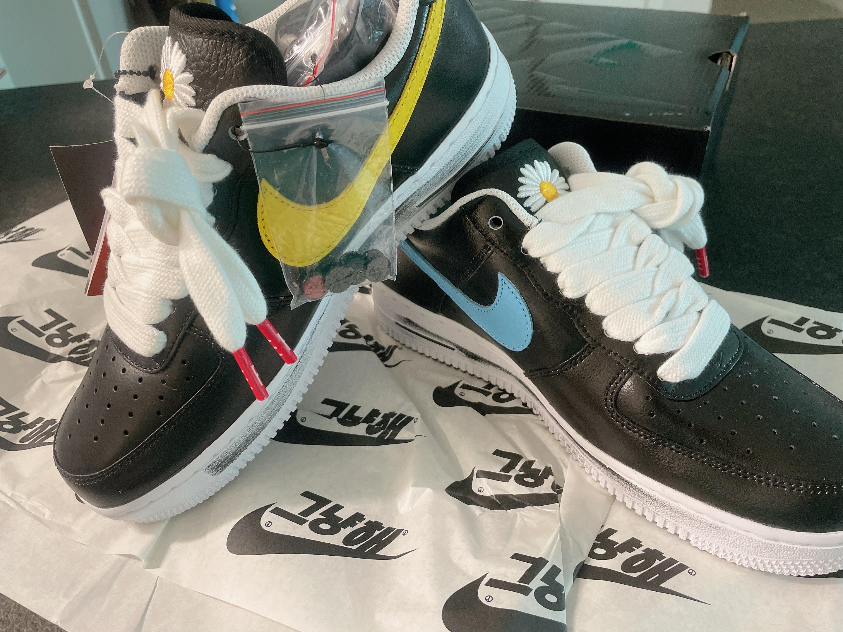 Nike x Peaceminusone Air Force 1 Low Para-Noise 3.0 Black and Multicolor 착용 스타일
