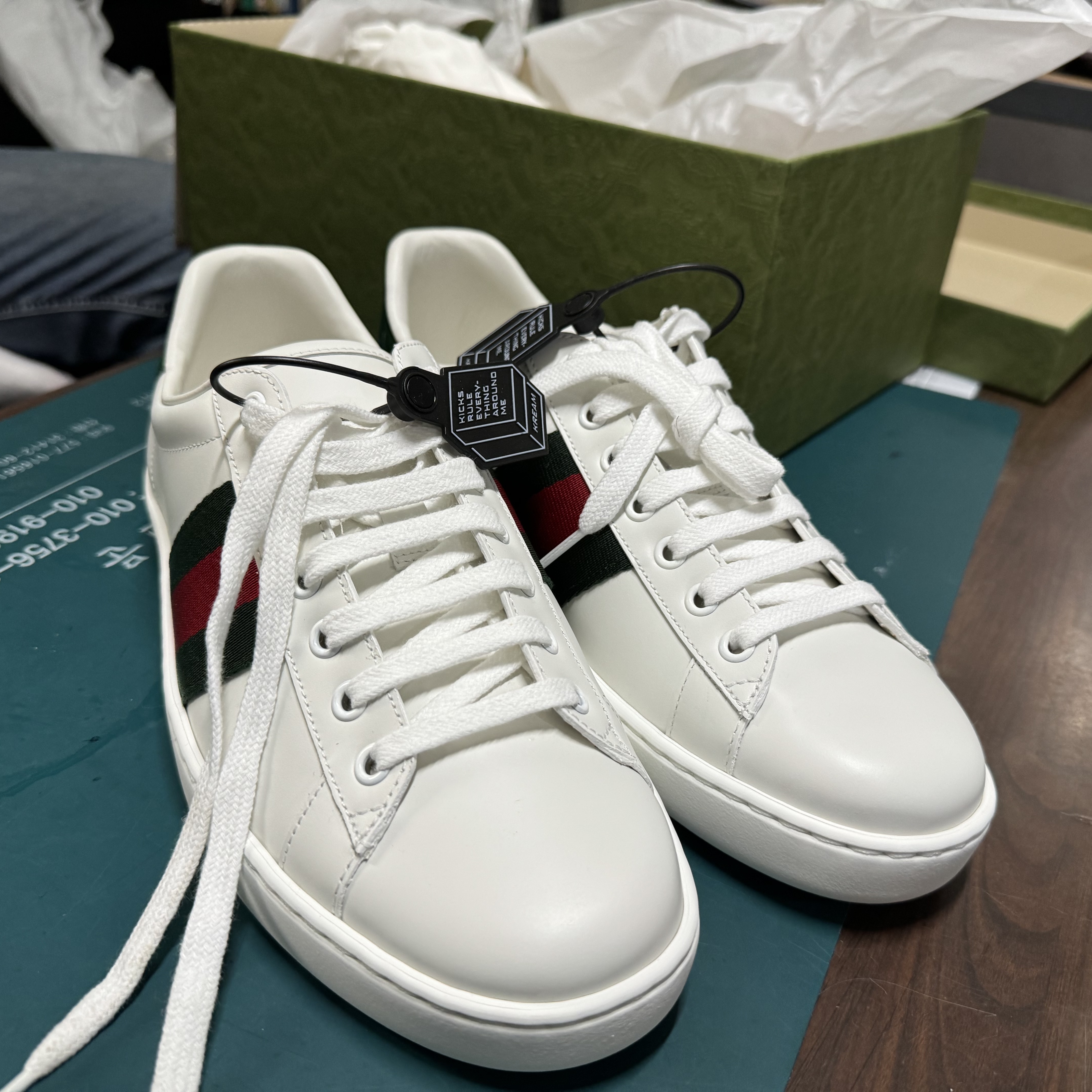 Gucci Ace Leather Sneakers White 착용 스타일