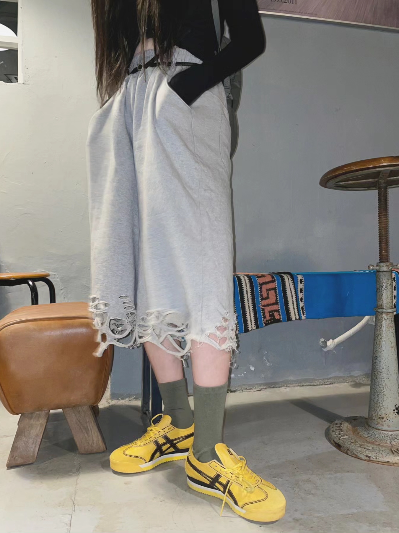 Stussy x Patta Striped Knit Bucket Hat Multi, Onitsuka Tiger Mexico 66 SD PF Yellow Black 착용 스타일 - 1