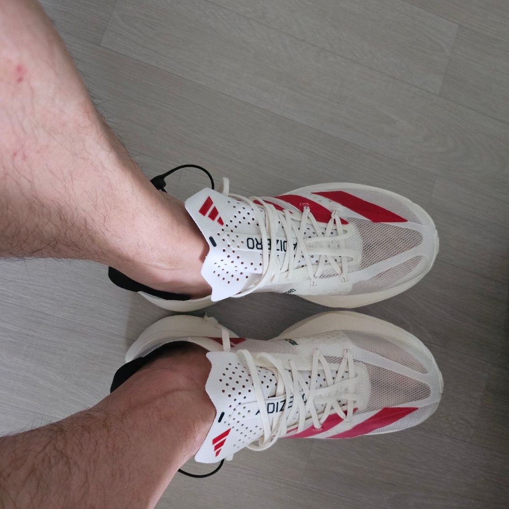 Adidas Adizero Adios Pro 3 Off White Better Scarlet 착용 스타일