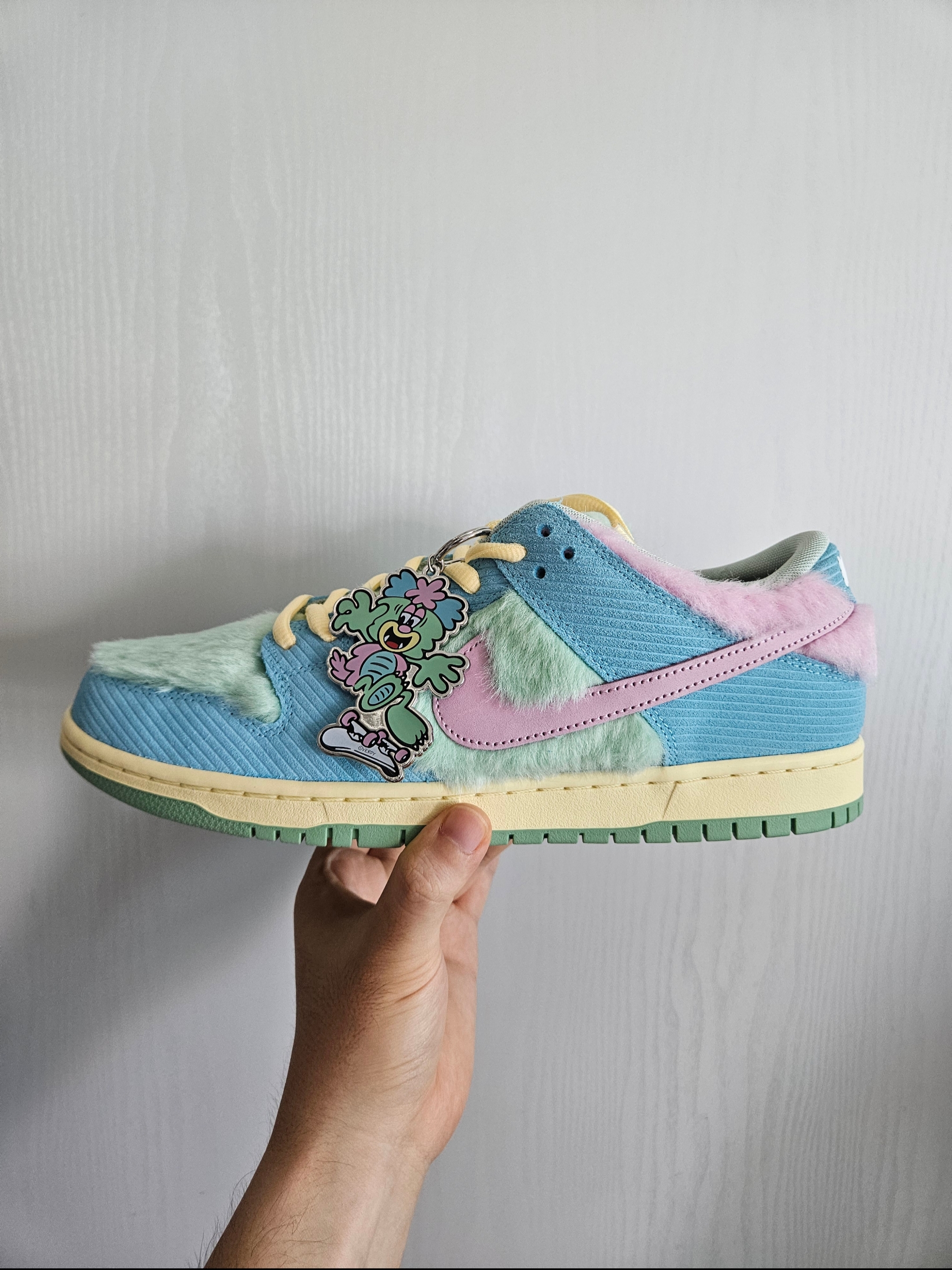Nike x Verdy SB Dunk Low Pro Blue Gaze and Enamel Green 착용 스타일
