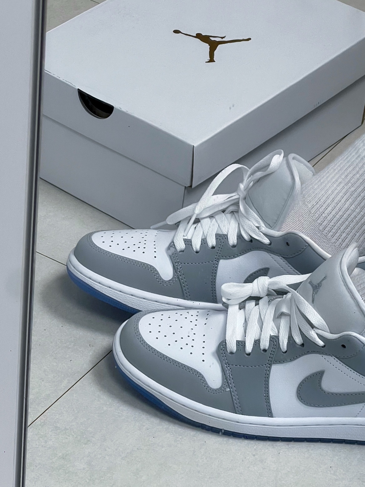 (W) Jordan 1 Low White Wolf Grey 착용 스타일