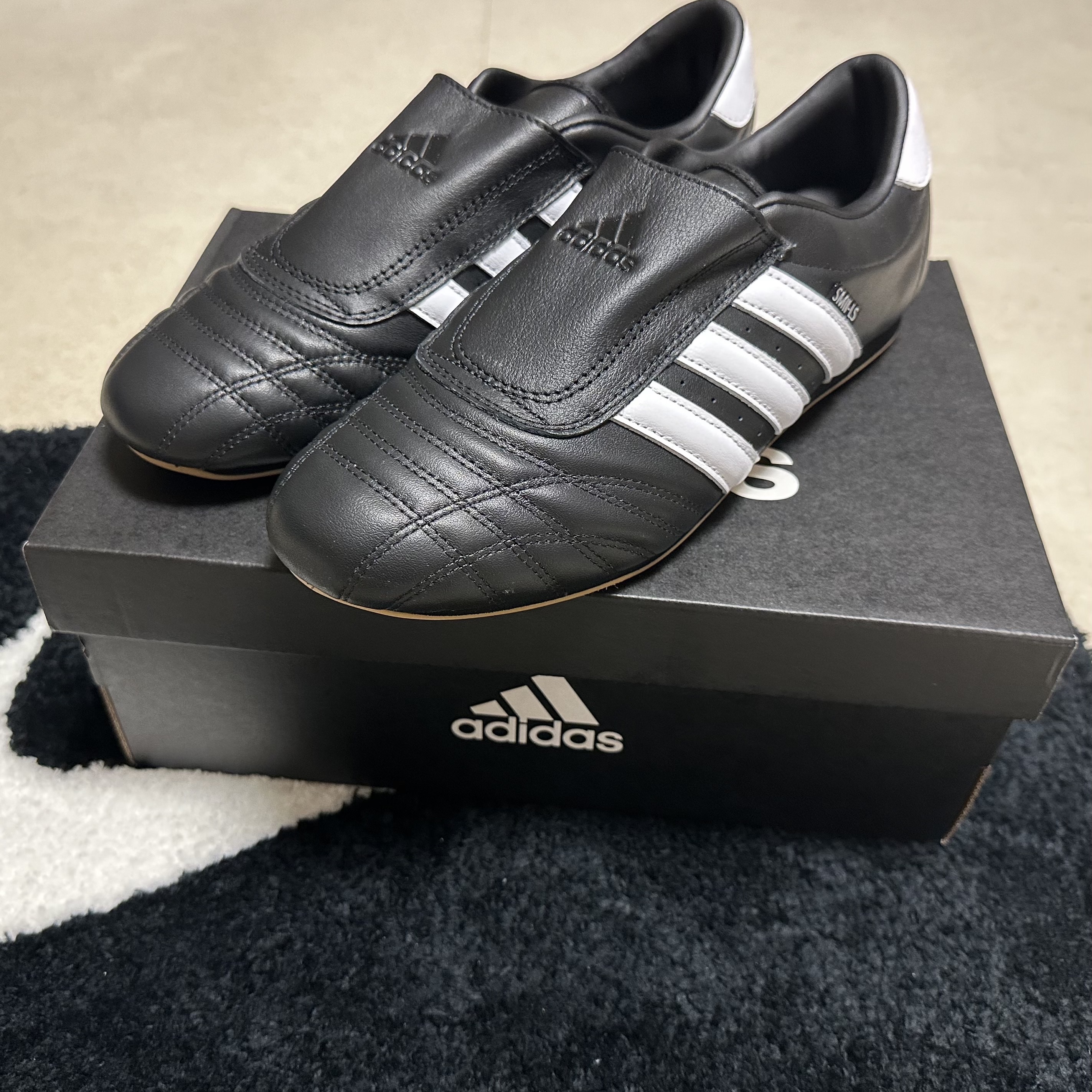 (W) Adidas Taekwondo Core Black Cloud White 착용 스타일