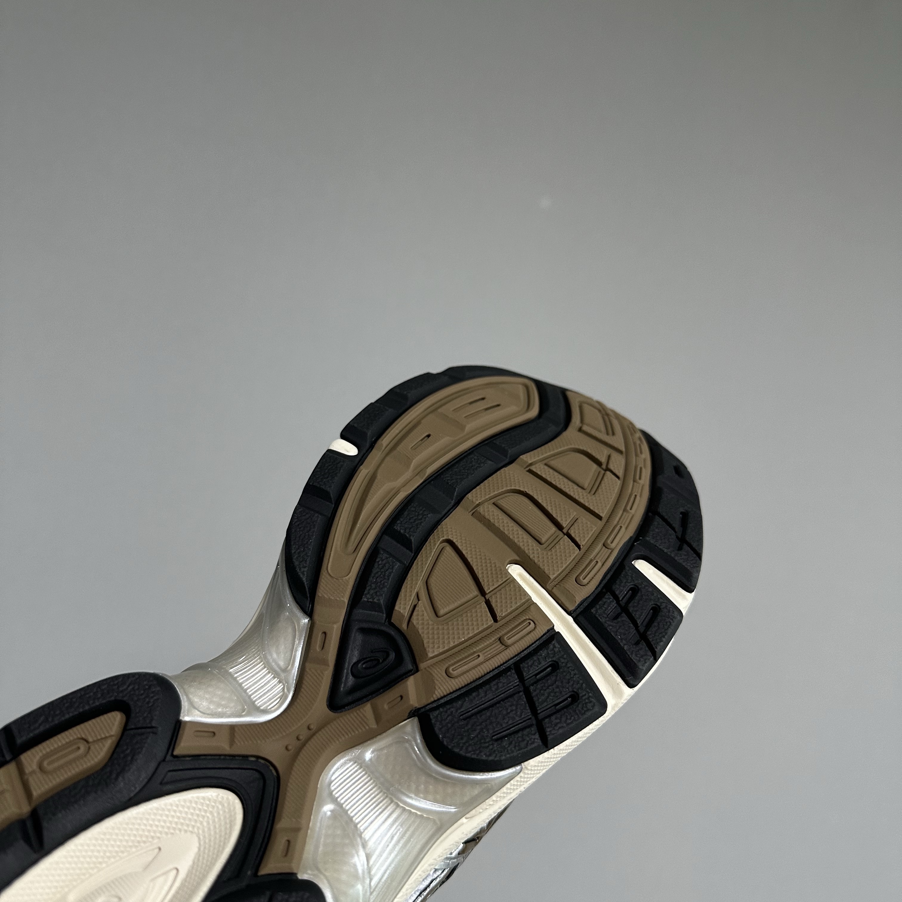 Asics Gel-1130 White Clay Canyon 착용 스타일 - 4