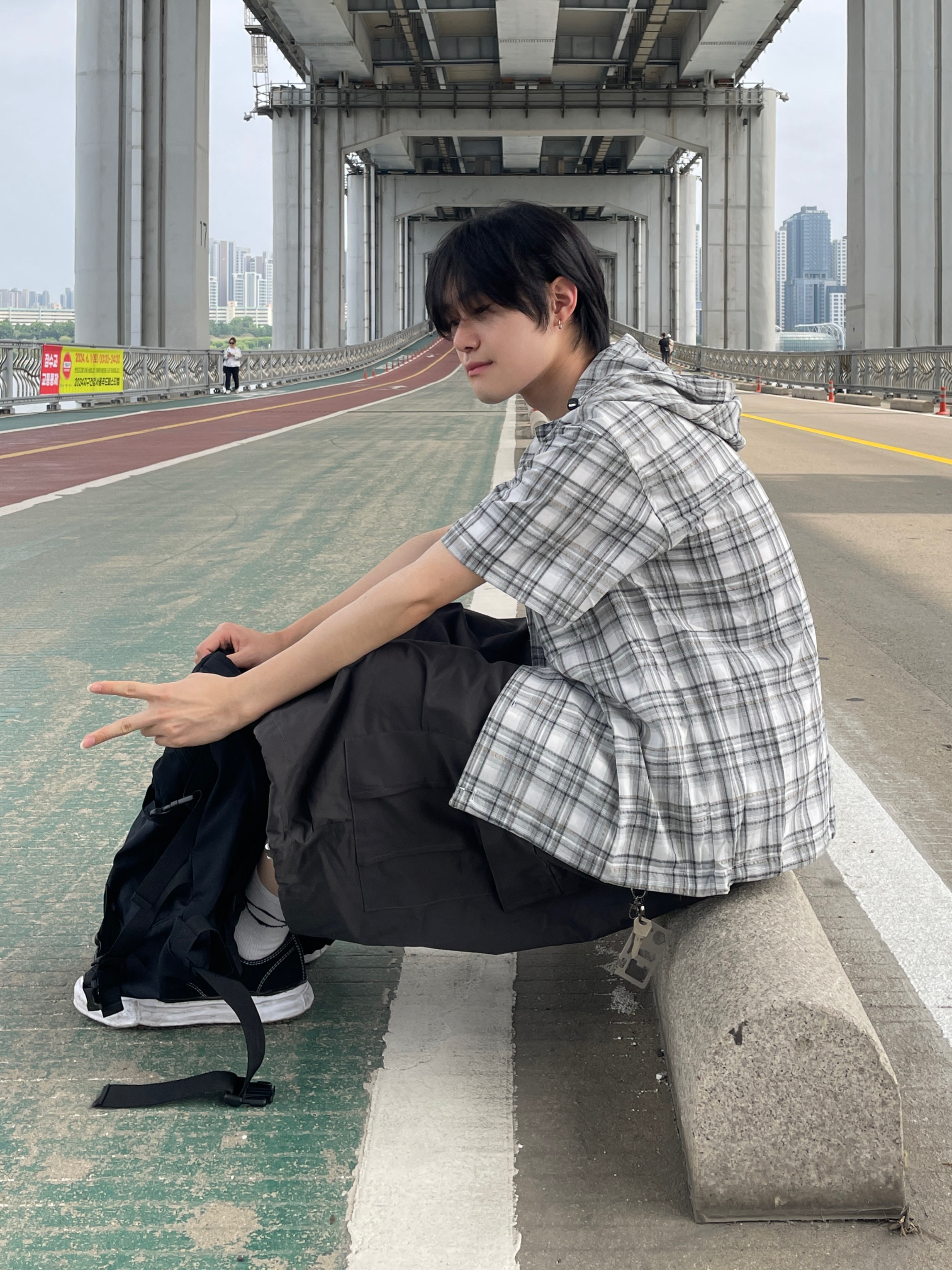 Maison Mihara Yasuhiro Peterson OG Sole Canvas Low Sneakers Black 착용 스타일 - 6