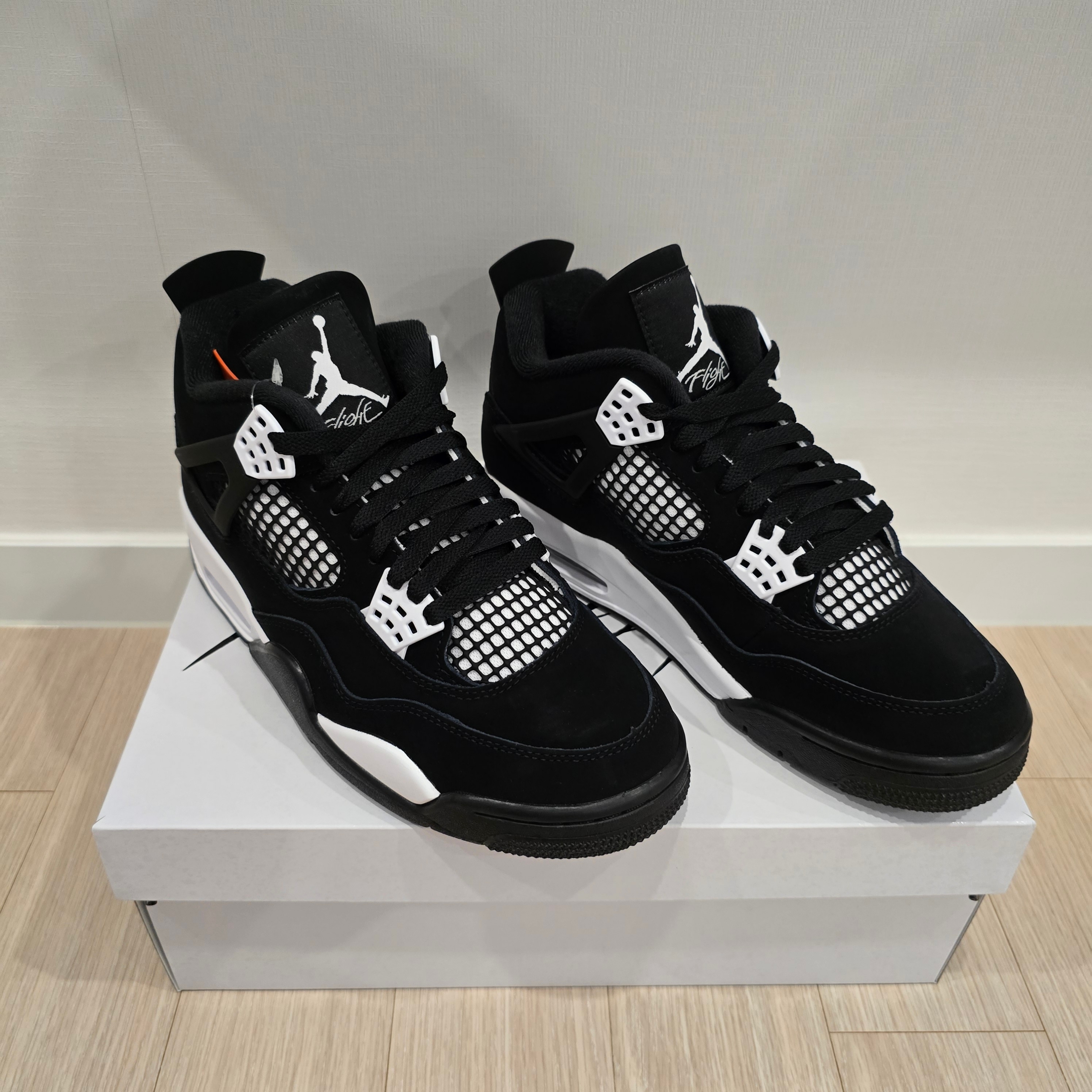 Jordan 4 Retro White Thunder 착용 스타일
