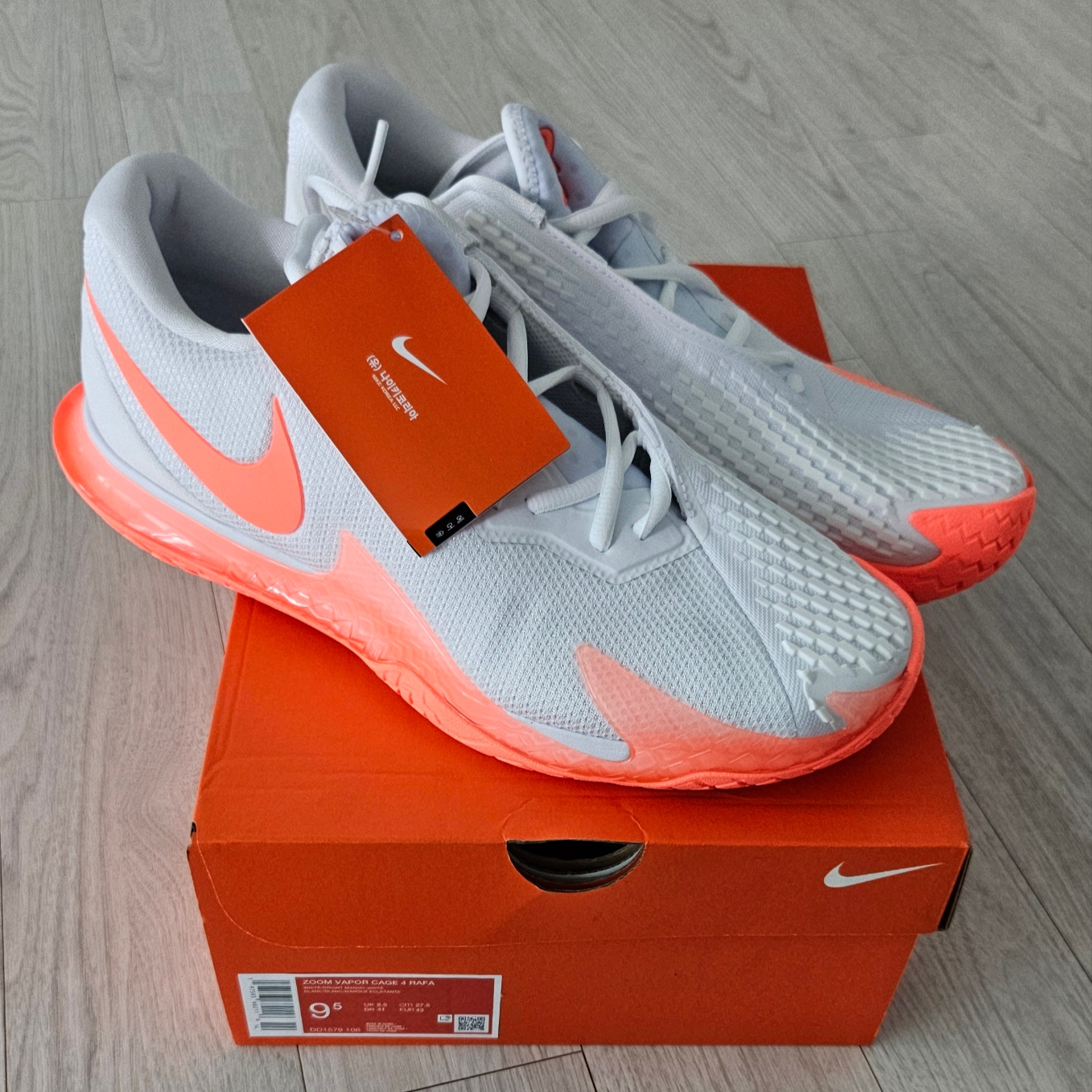 Nike Court Zoom Vapor Cage 4 Rafa White Bright Mango 착용 스타일