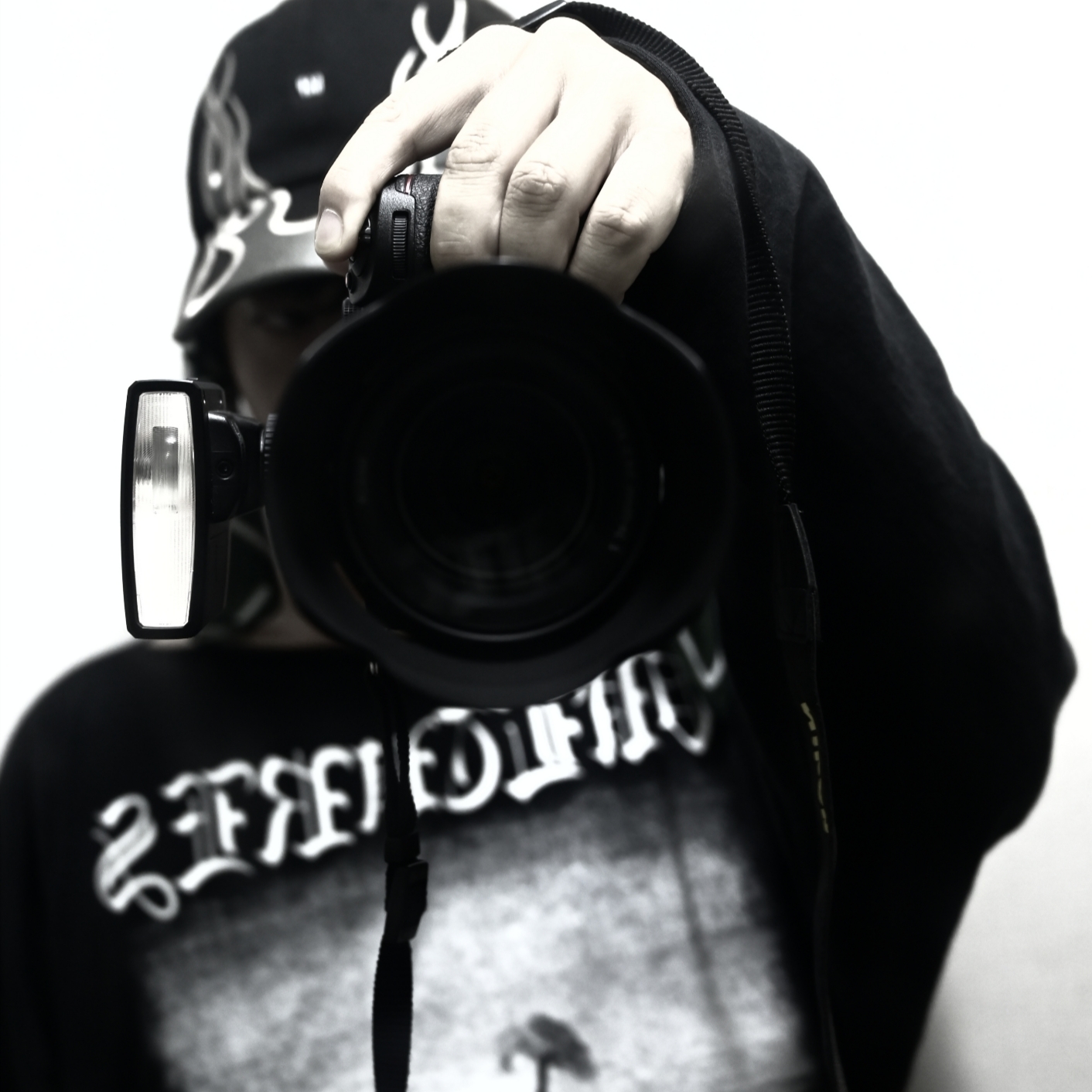 Yeezy Vultures Long T-Shirt Black, Yeezy Gap Engineered By Balenciaga Flame Cap Black 착용 스타일