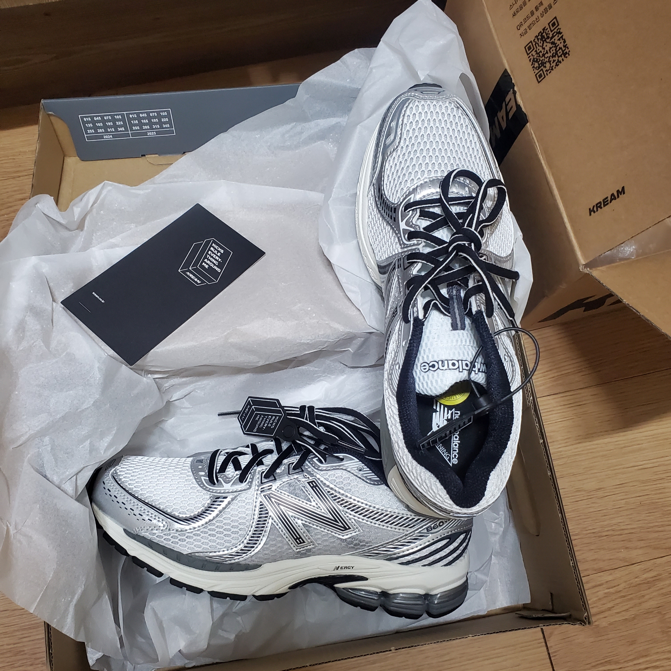 New Balance 860v2 Optic White 착용 스타일 - 1