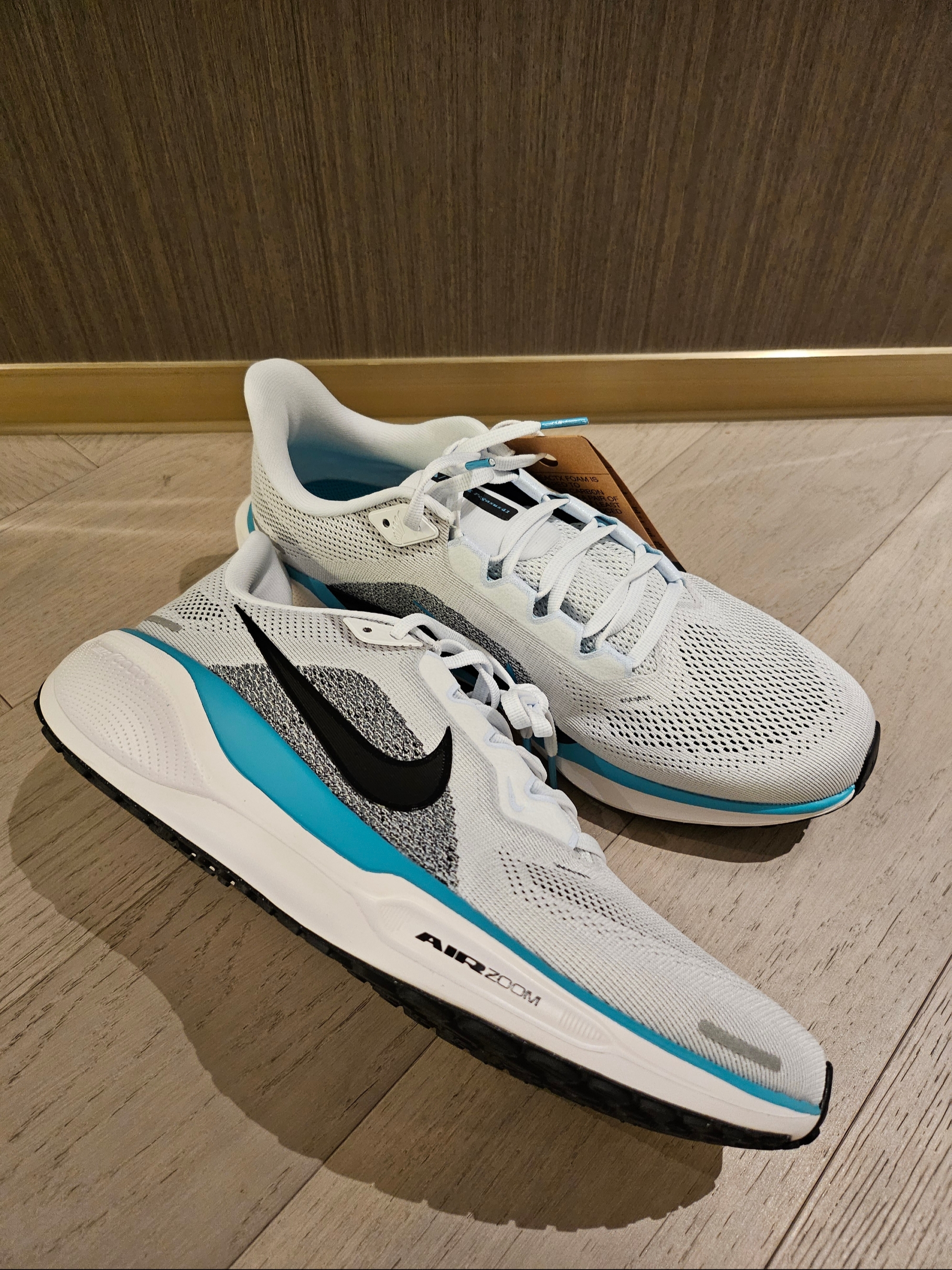 Nike Air Zoom Pegasus 41 White Dusty Cactus 착용 스타일