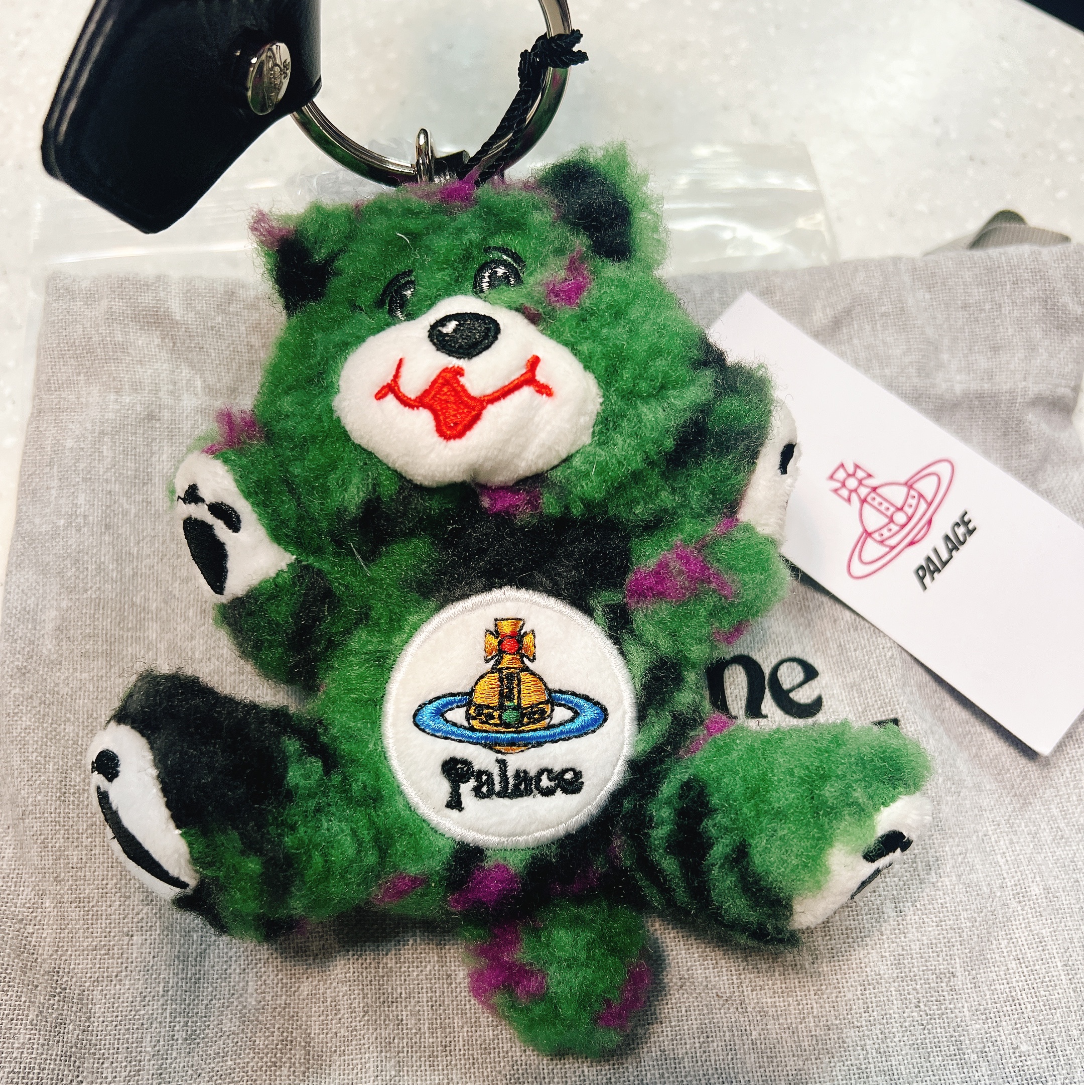Palace x Vivienne Westwood Teddy Charm Green Tartan - 24FW 착용 스타일