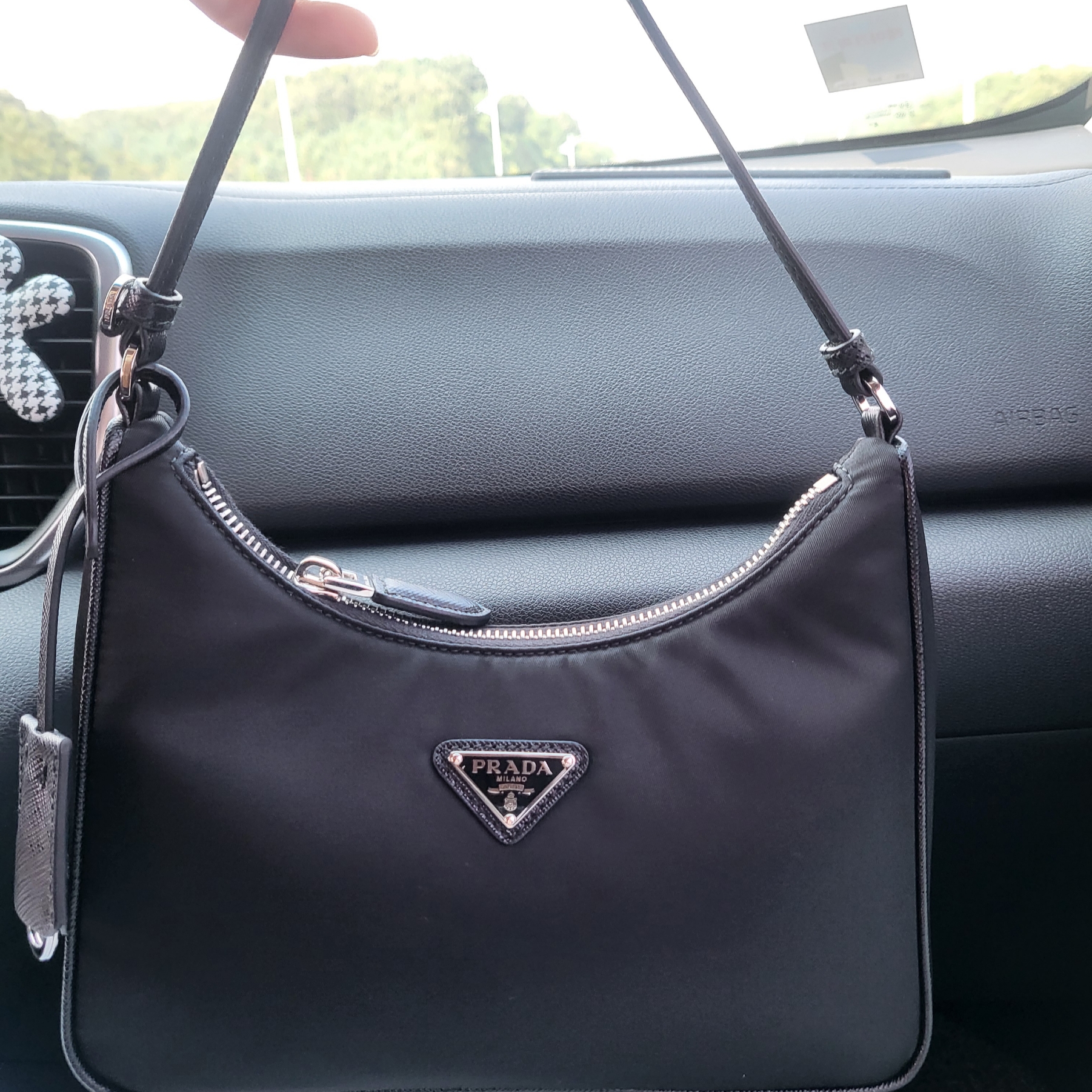 Prada Re-Edition 2005 Re-Nylon and Saffiano Mini Bag Black 착용 스타일