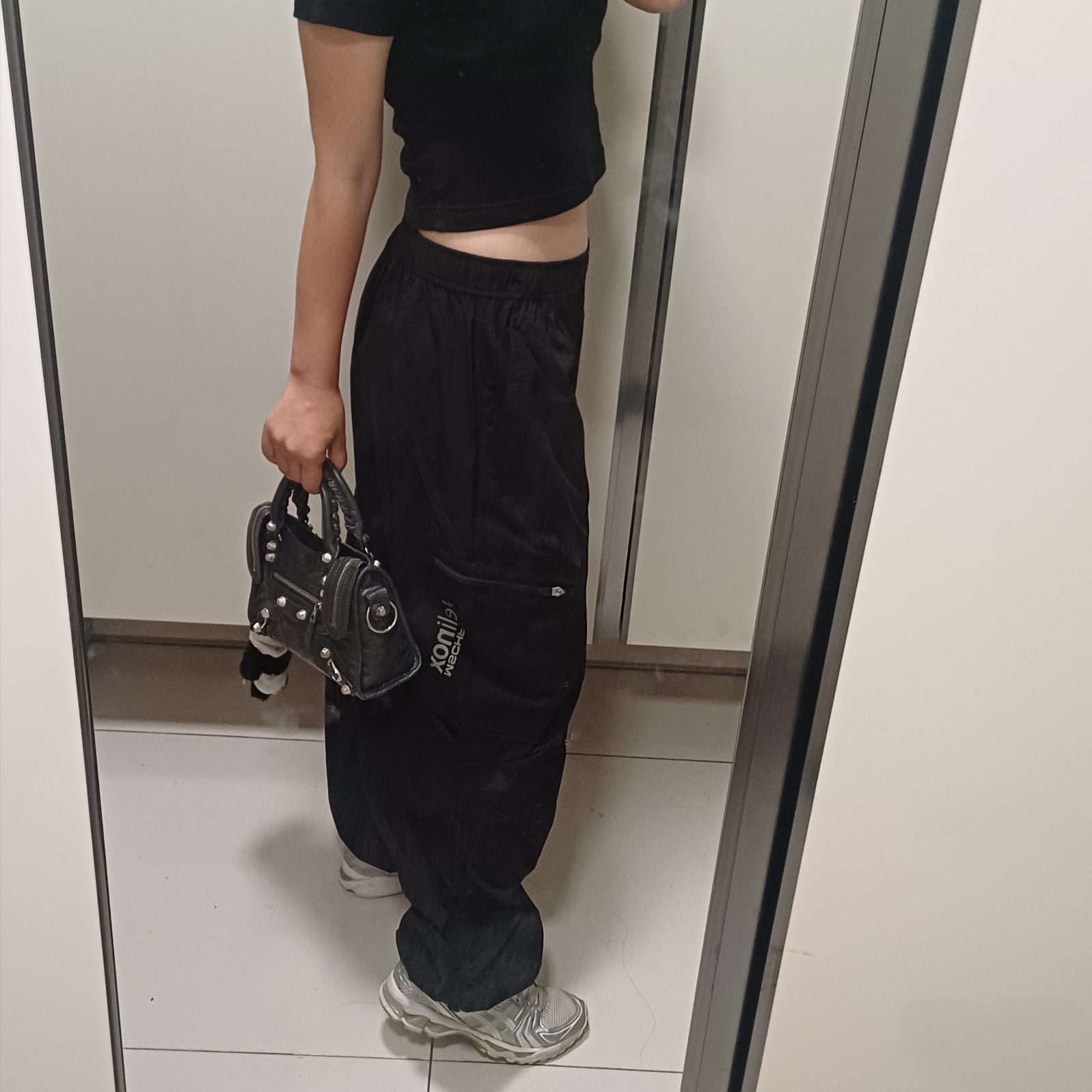 Mischief x Helinox Lightweight Track Pants Black 착용 스타일