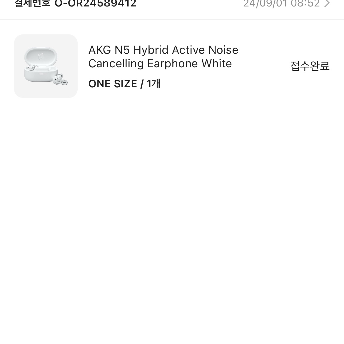 AKG N5 Hybrid Active Noise Cancelling Earphone White 착용 스타일