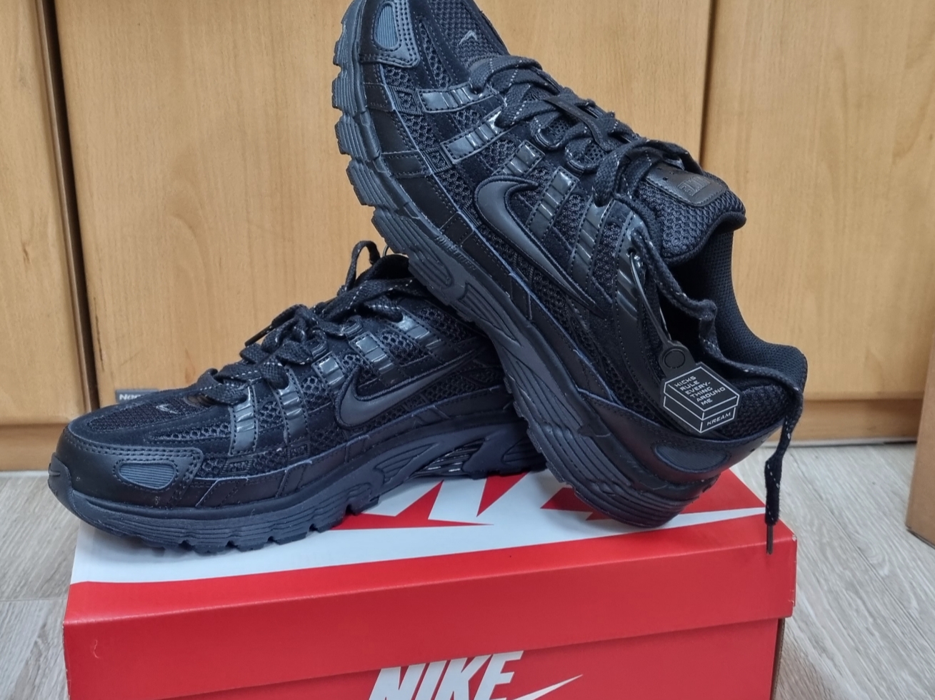 Nike P-6000 PRM Triple Black 착용 스타일 - 1