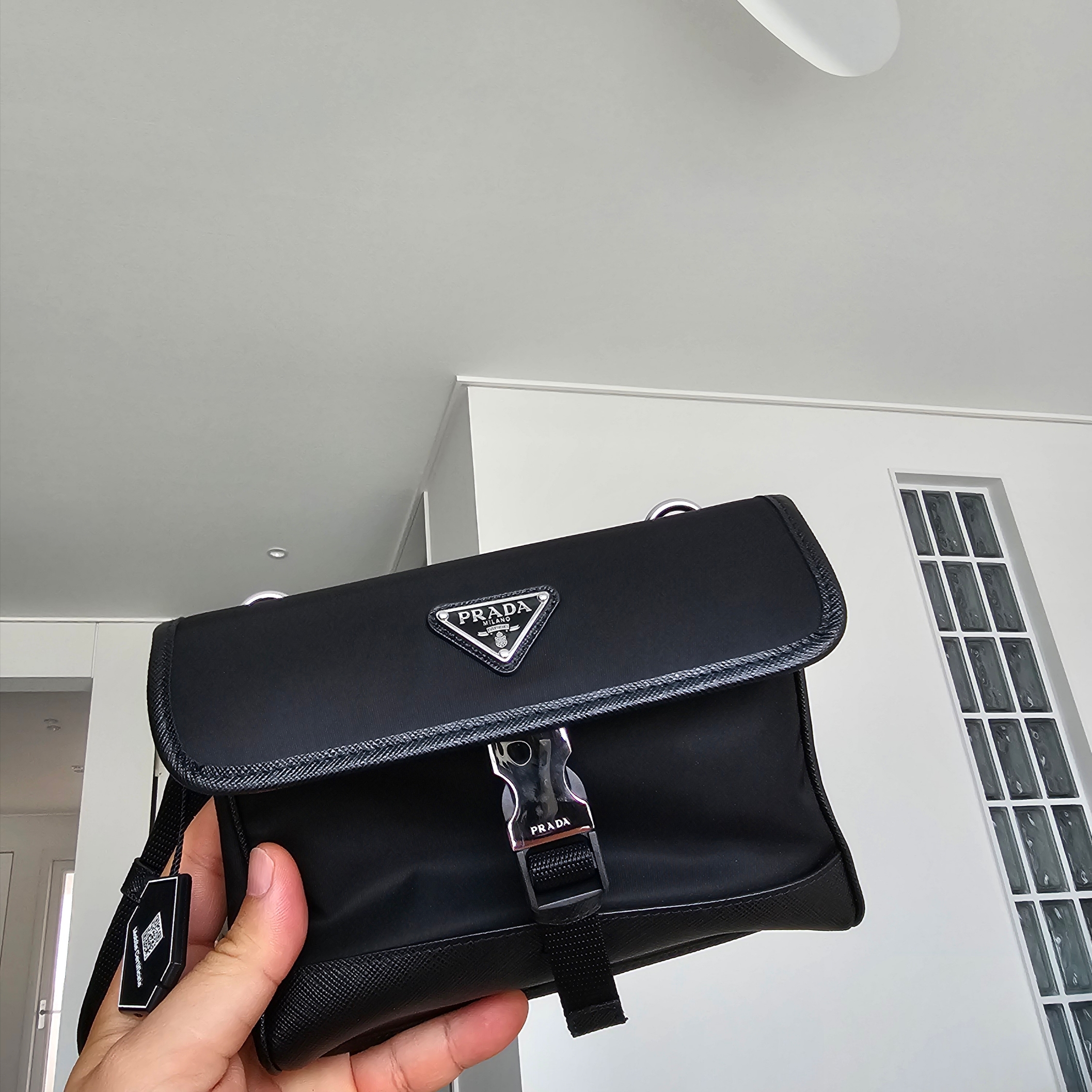 Prada Re-Nylon and Saffiano Leather Smartphone Case Black 착용 스타일