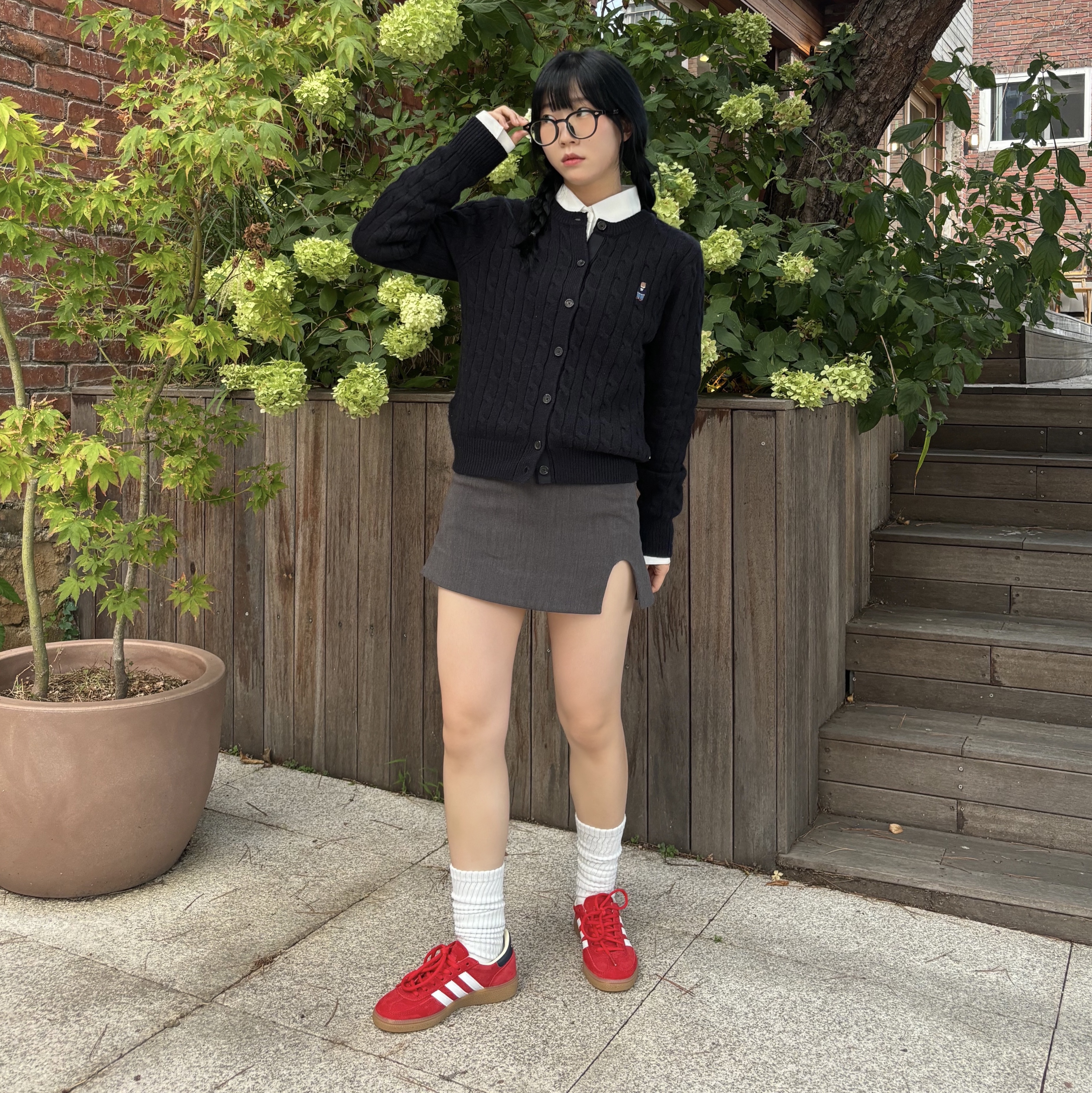 Adidas x Sporty & Rich Spezial Handball Collegiate Red Night Indigo, (W) Glowny U Baby Skirt Gray 착용 스타일 - 2