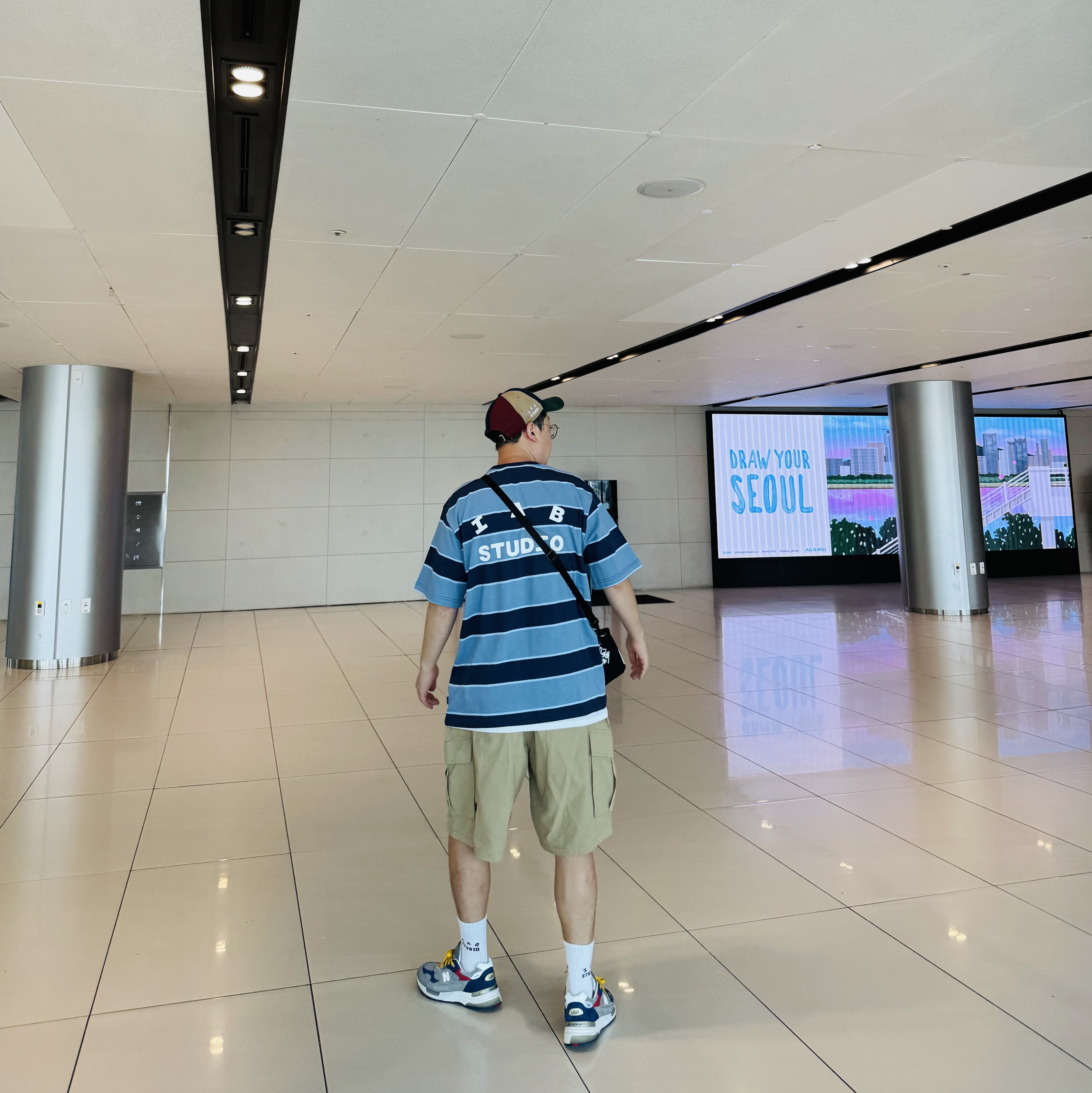 IAB Studio x New Era New York Cap Multi, IAB Studio Striped T-Shirt Blue White 착용 스타일 - 3