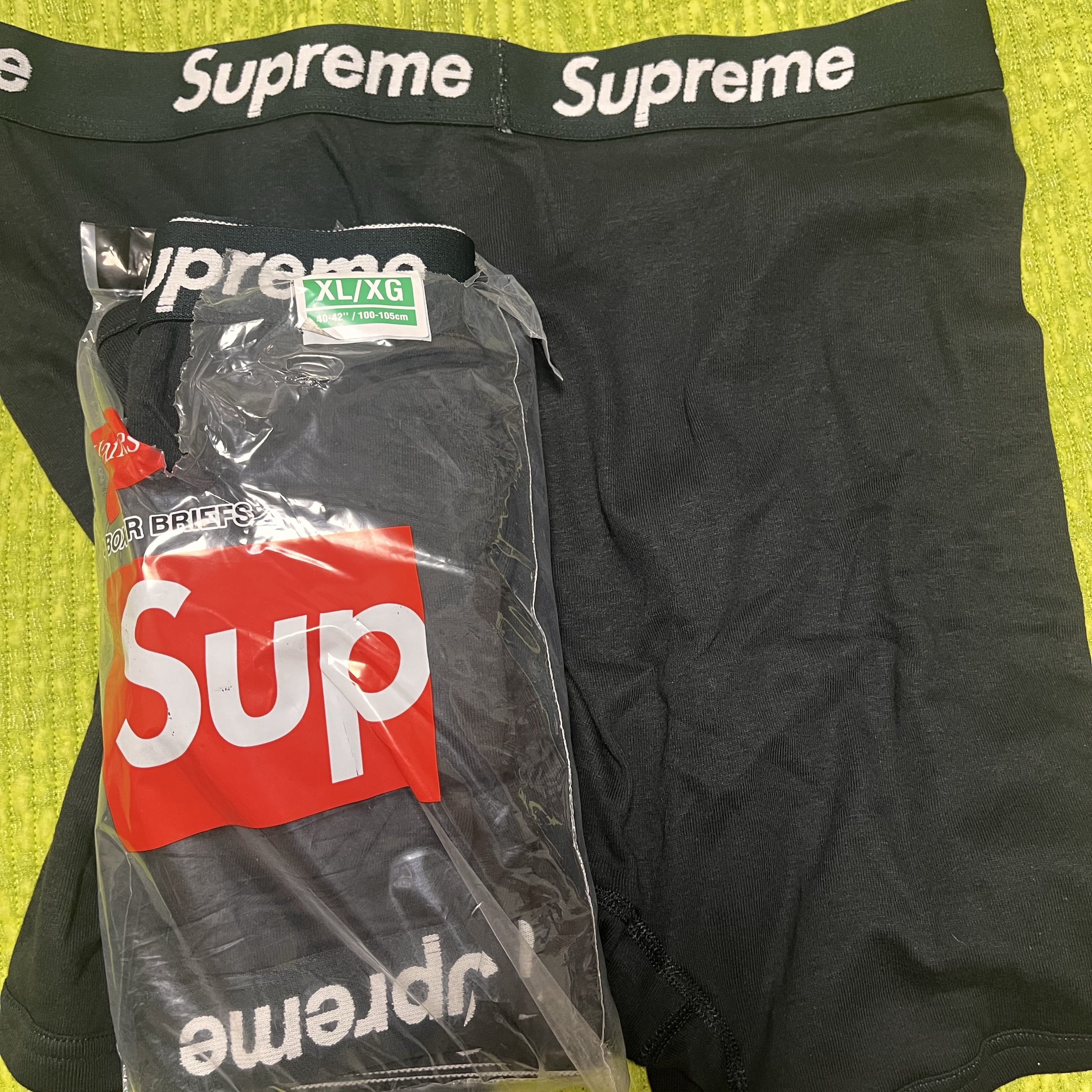 Supreme Hanes Boxer Briefs Black (4 Pack) 착용 스타일