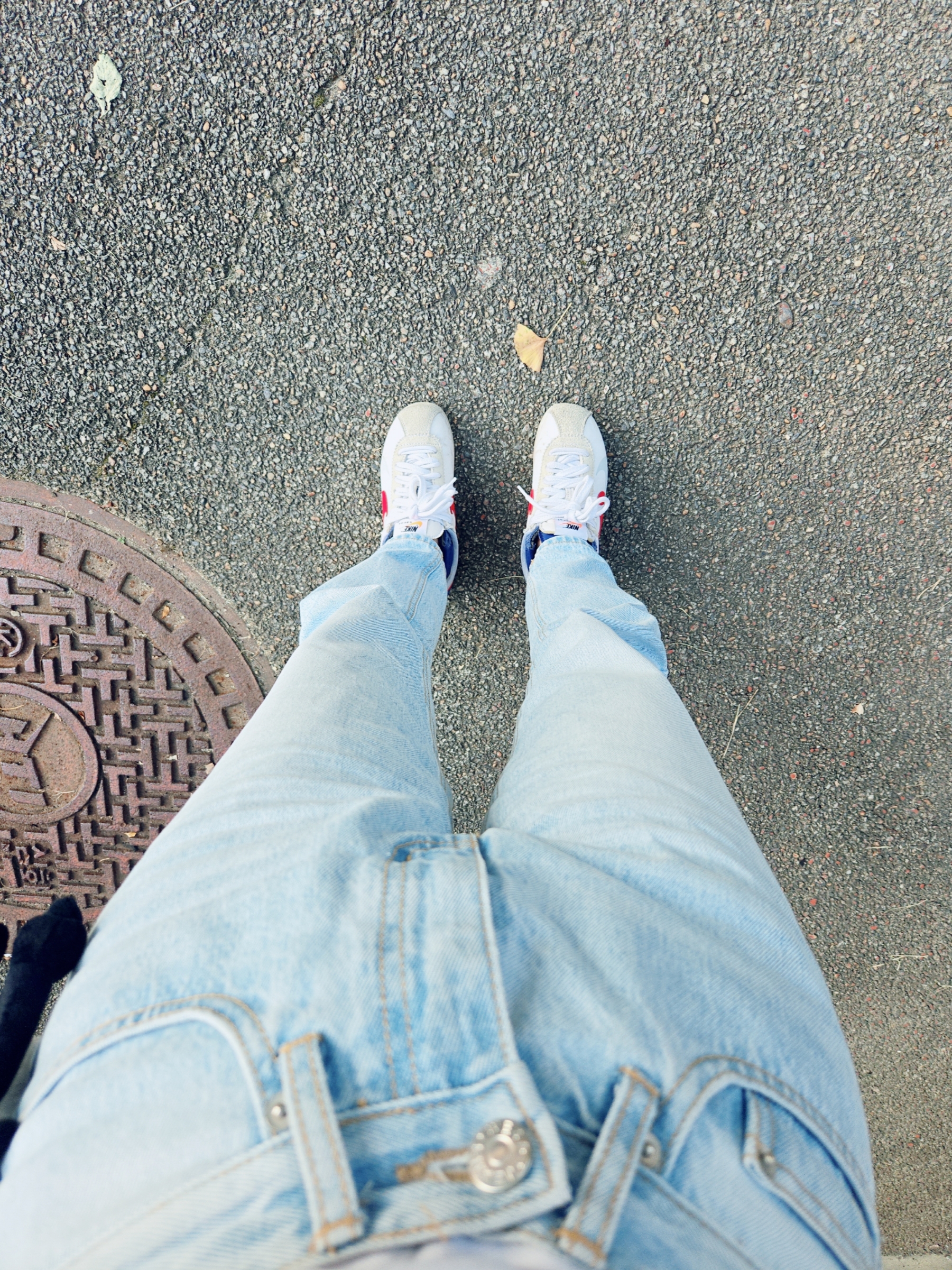 Nike x Sacai Zoom Cortez SP White and University Red 착용 스타일