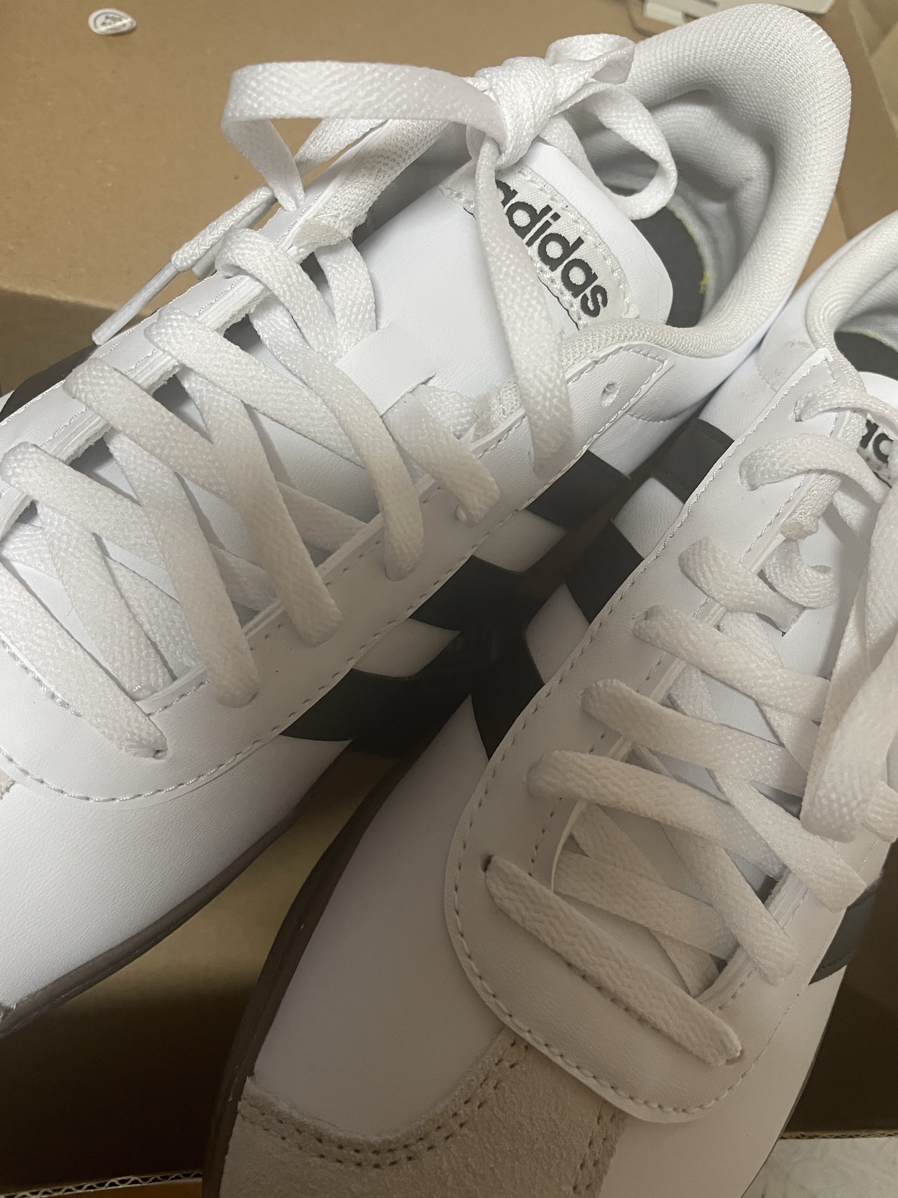 Adidas VL Court Base Cloud White Core Black 착용 스타일