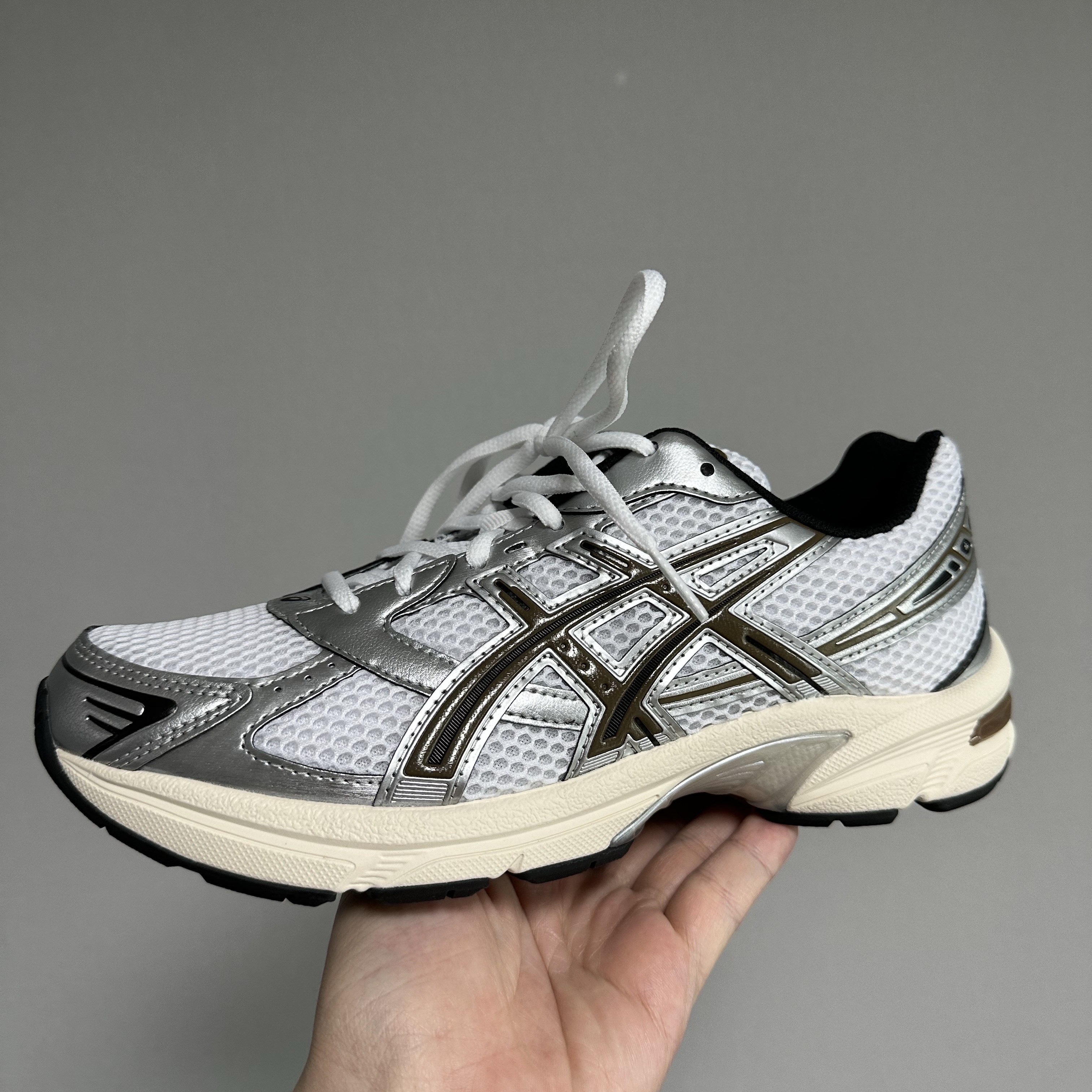 Asics Gel-1130 White Clay Canyon 착용 스타일 - 1
