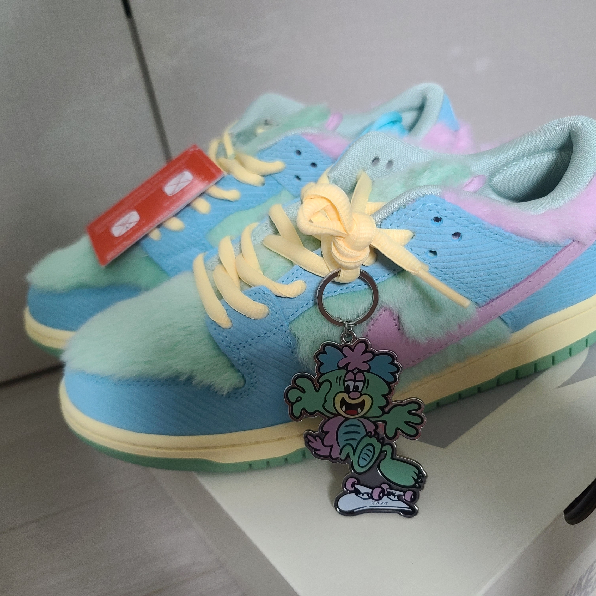 Nike x Verdy SB Dunk Low Pro Blue Gaze and Enamel Green 착용 스타일 - 2