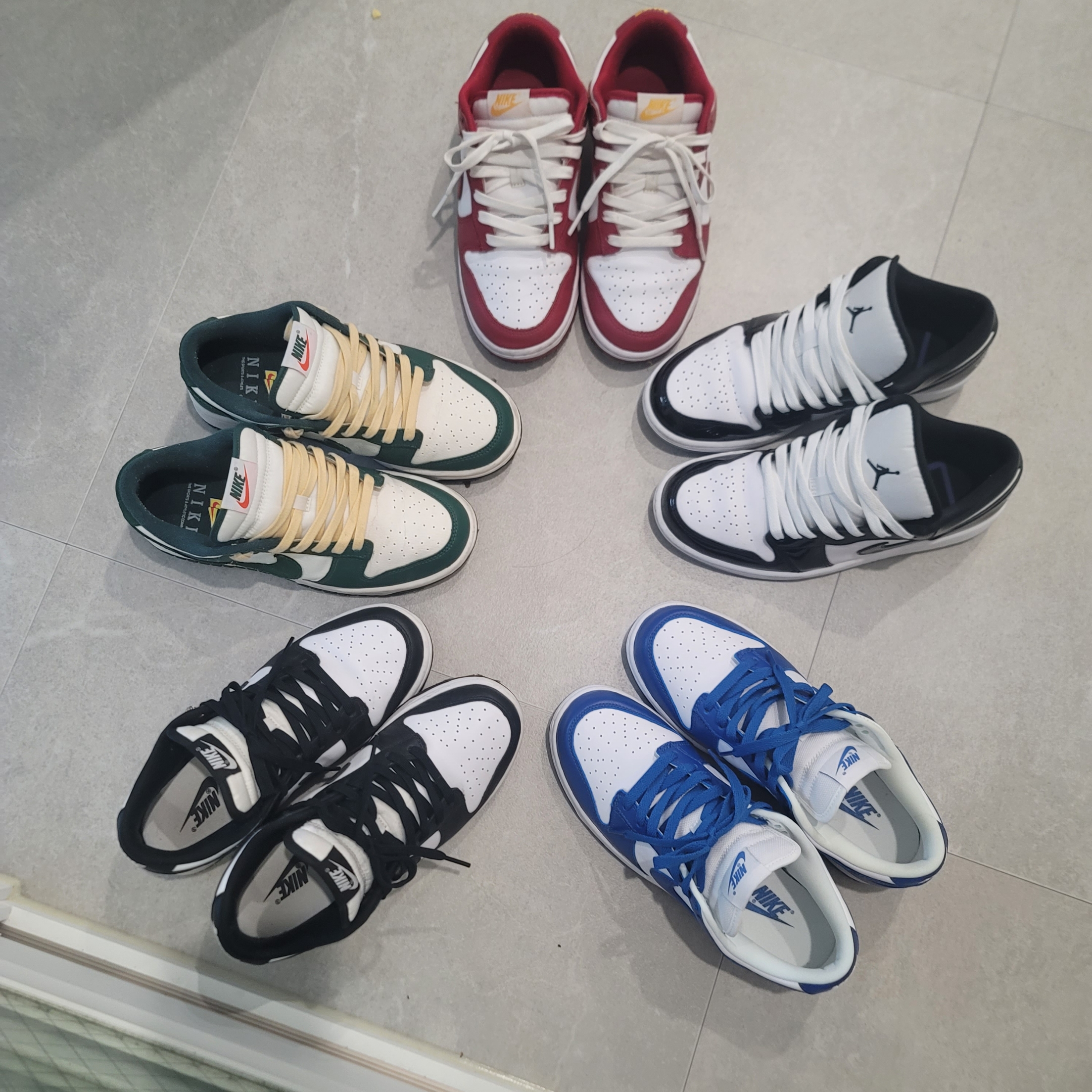 Nike Dunk Low SP Kentucky 2022, Jordan 1 Low SE Concord 착용 스타일 - 1