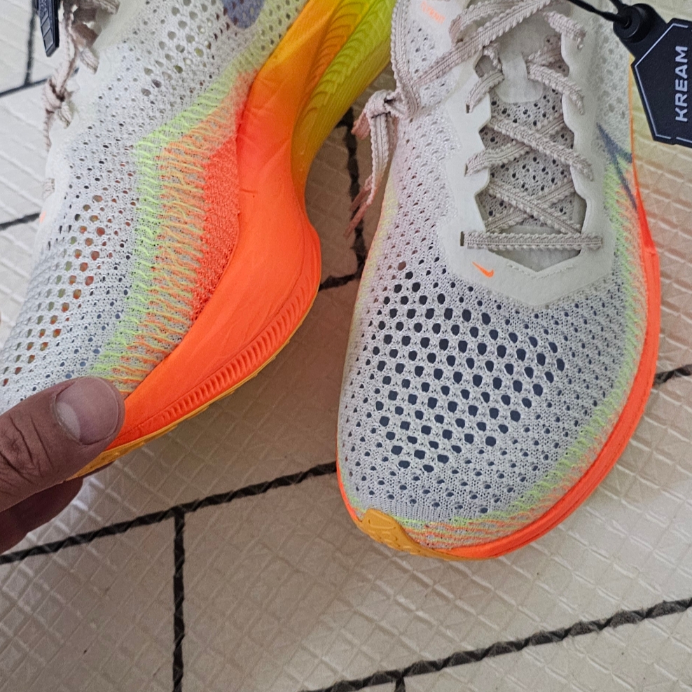 Nike ZoomX Vaporfly Next% 3 Sail Cobalt Bliss Total Orange 착용 스타일