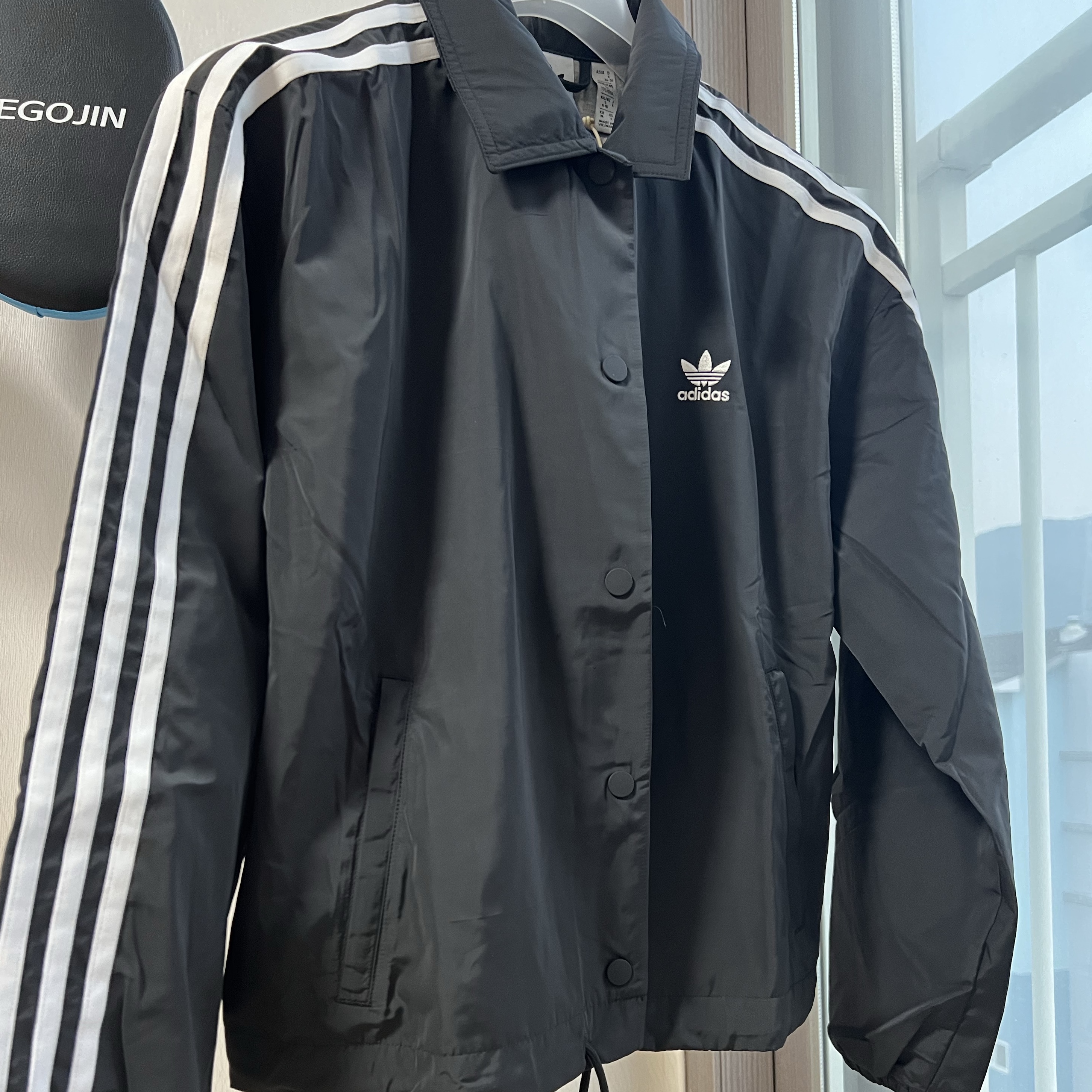 (W) Adidas Adicolor Classic 3S Coach Jacket Black - KR Sizing 착용 스타일 - 1