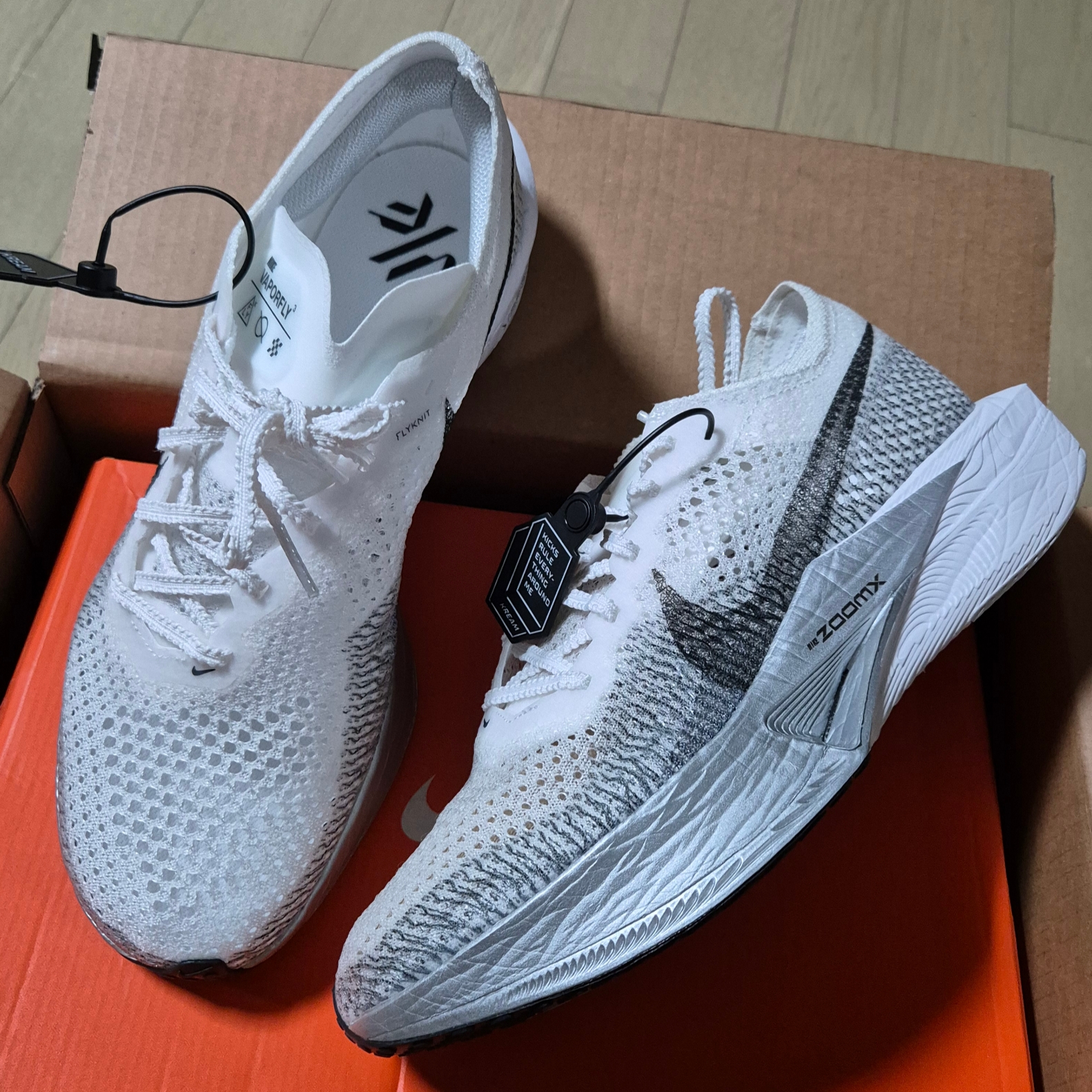 Nike ZoomX Vaporfly Next% 3 White Grey 착용 스타일 - 2