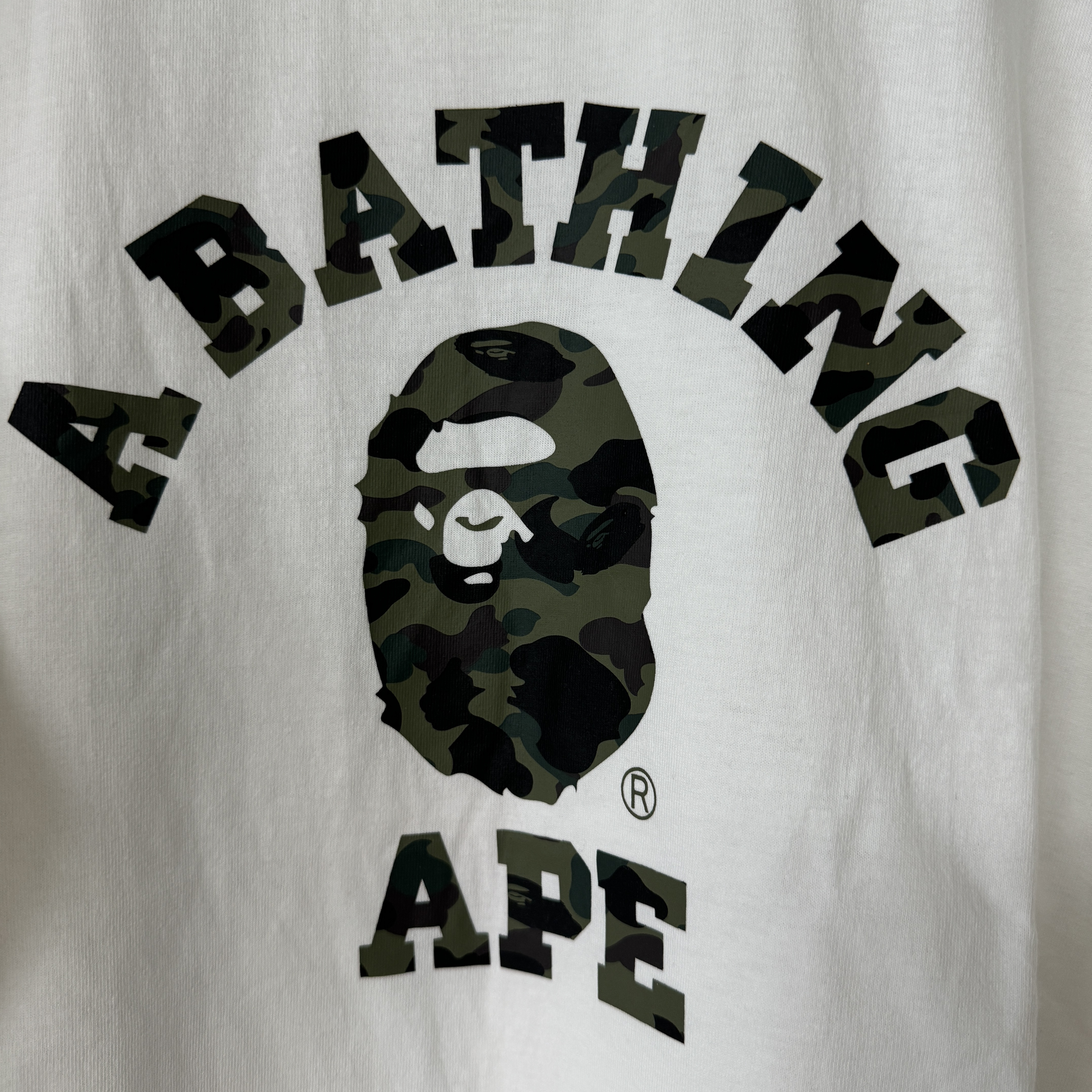 BAPE 1st Camo College L/S T-Shirt White 착용 스타일 - 1