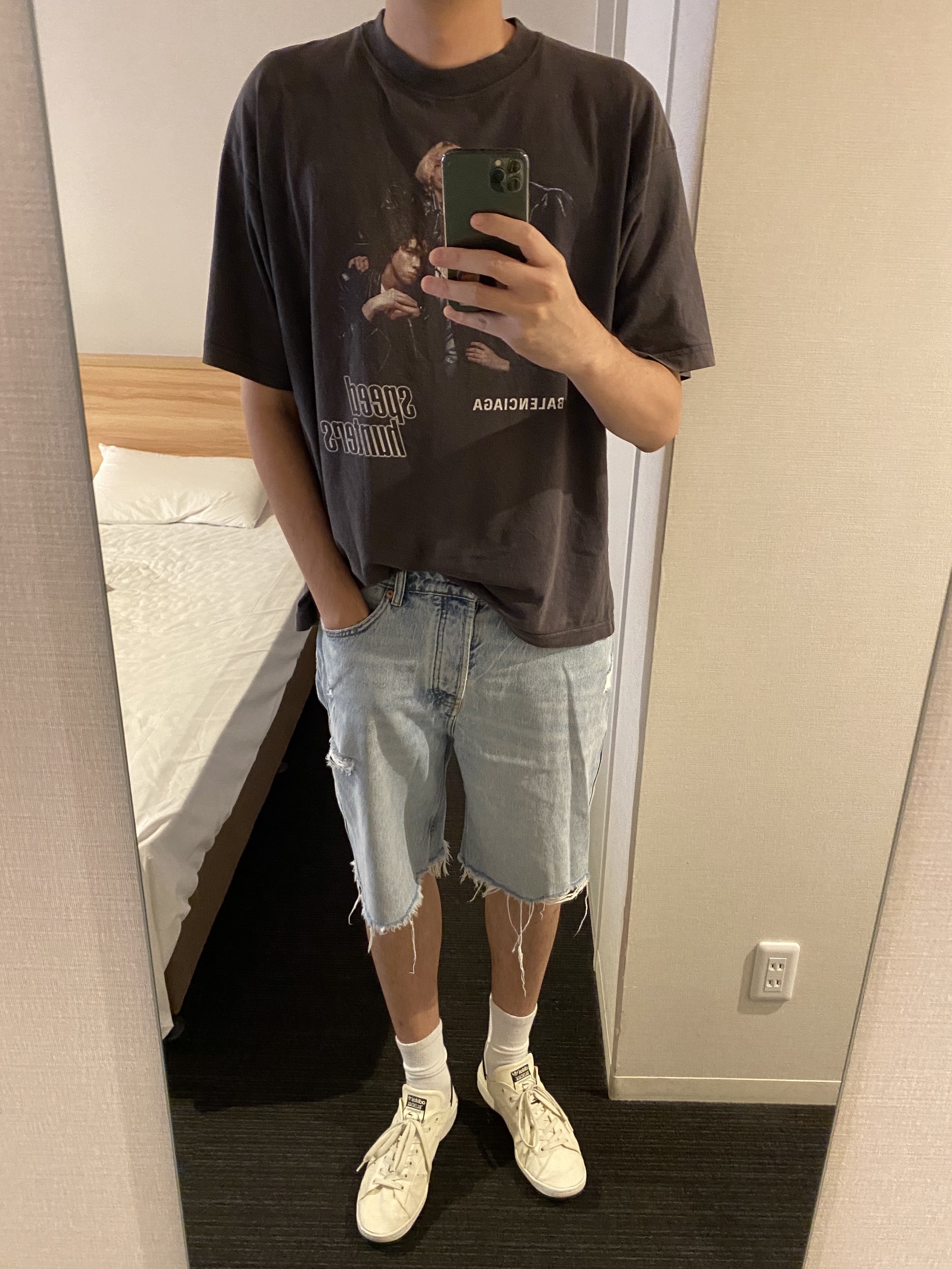 Balenciaga x Adidas Stan Smith Off White 착용 스타일