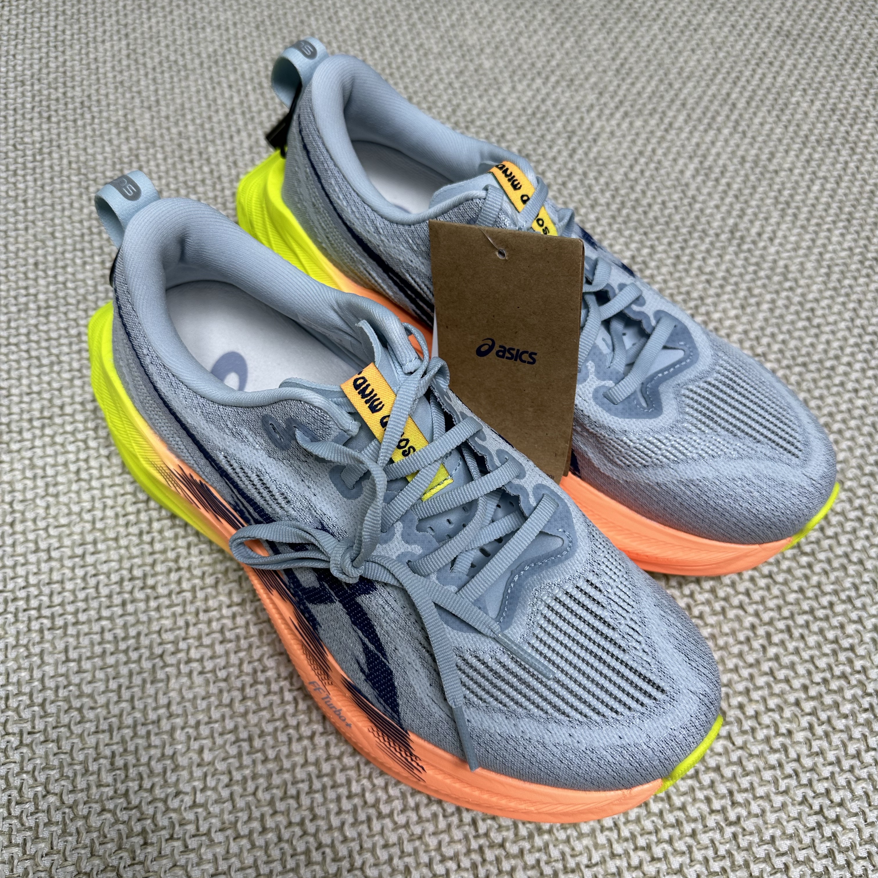 Asics Superblast 2 Paris Cool Grey Safety Yellow 착용 스타일