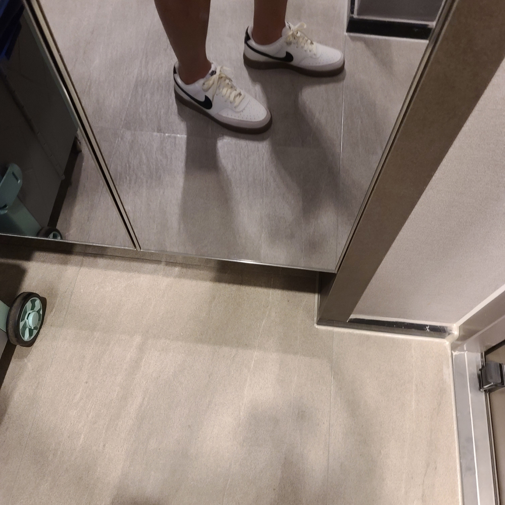 Nike Court Vision Low Sail Light Orewood Brown 착용 스타일 - 3