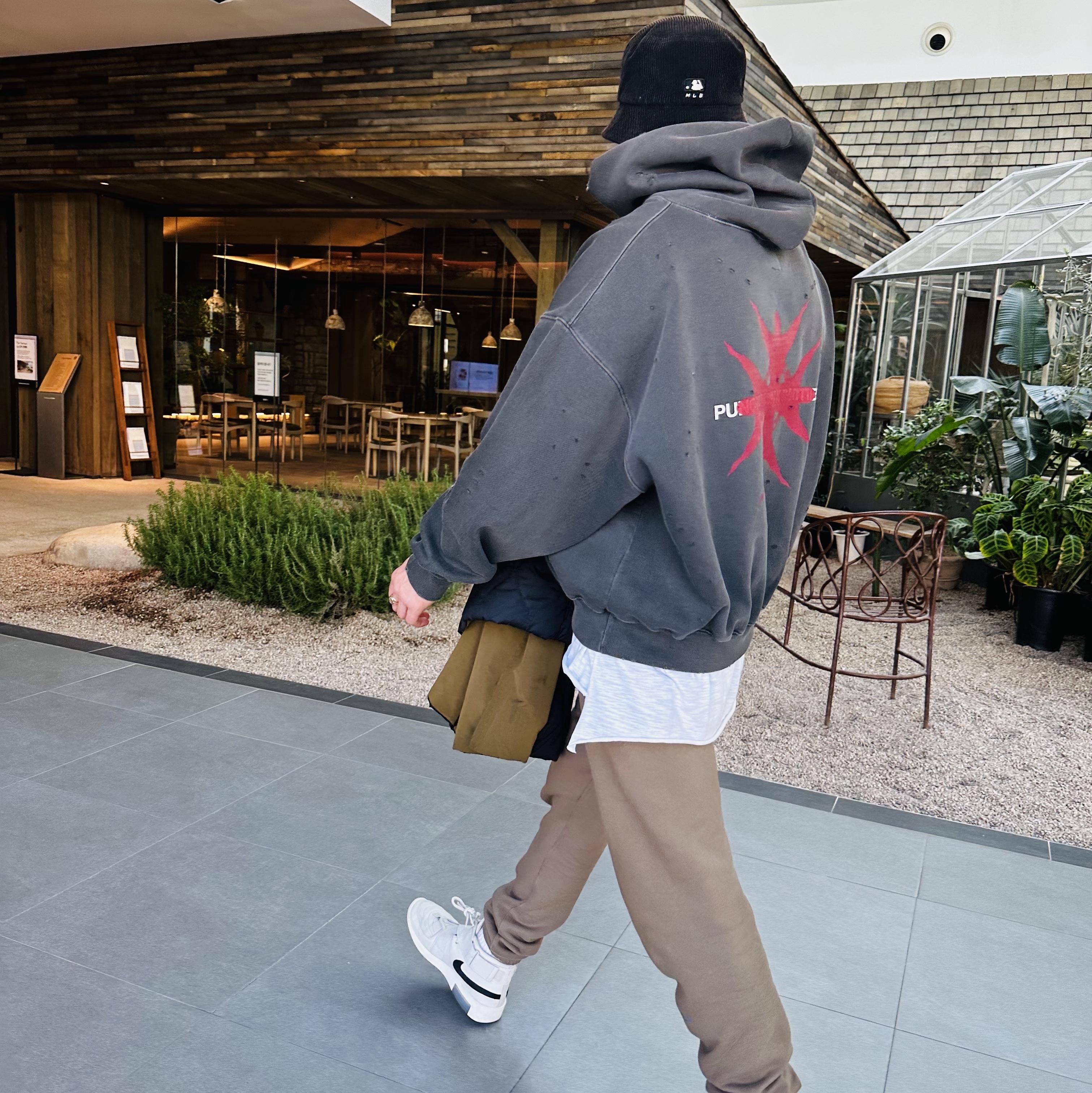 Essentials Sweatpants Harvest - 21FW, Nike x Fear of God Air Fear of God Raid Light Bone 착용 스타일 - 1