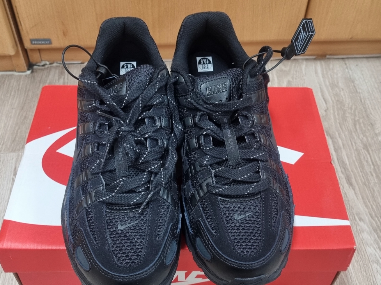 Nike P-6000 PRM Triple Black 착용 스타일 - 2