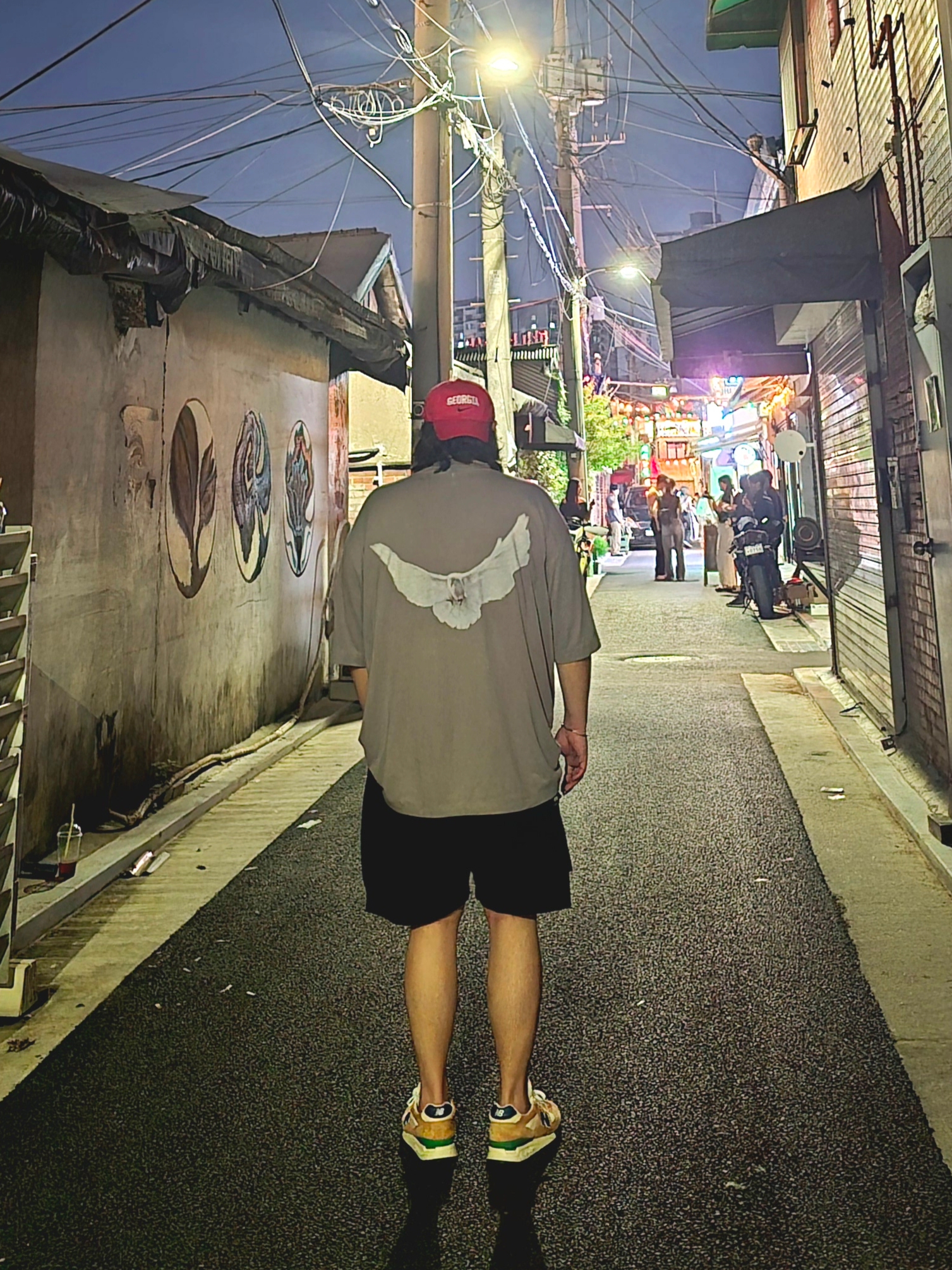 Yeezy Gap Engineered By Balenciaga Dove 3/4 Sleeve T-Shirt Grey, New Balance 998 Made in USA Sepia 착용 스타일
