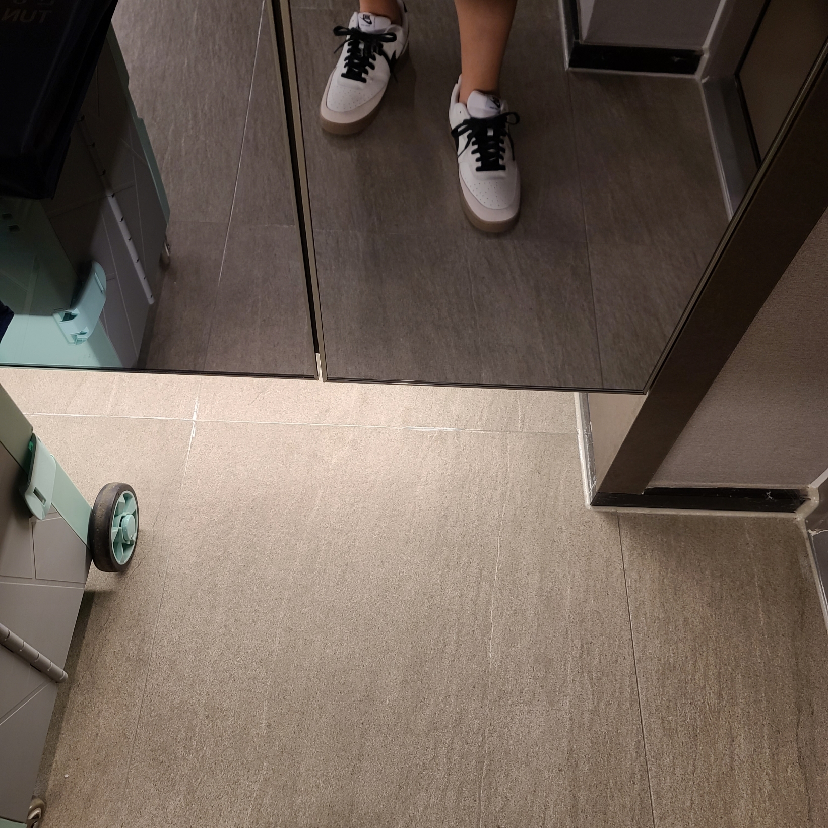 Nike Court Vision Low Sail Light Orewood Brown 착용 스타일 - 5